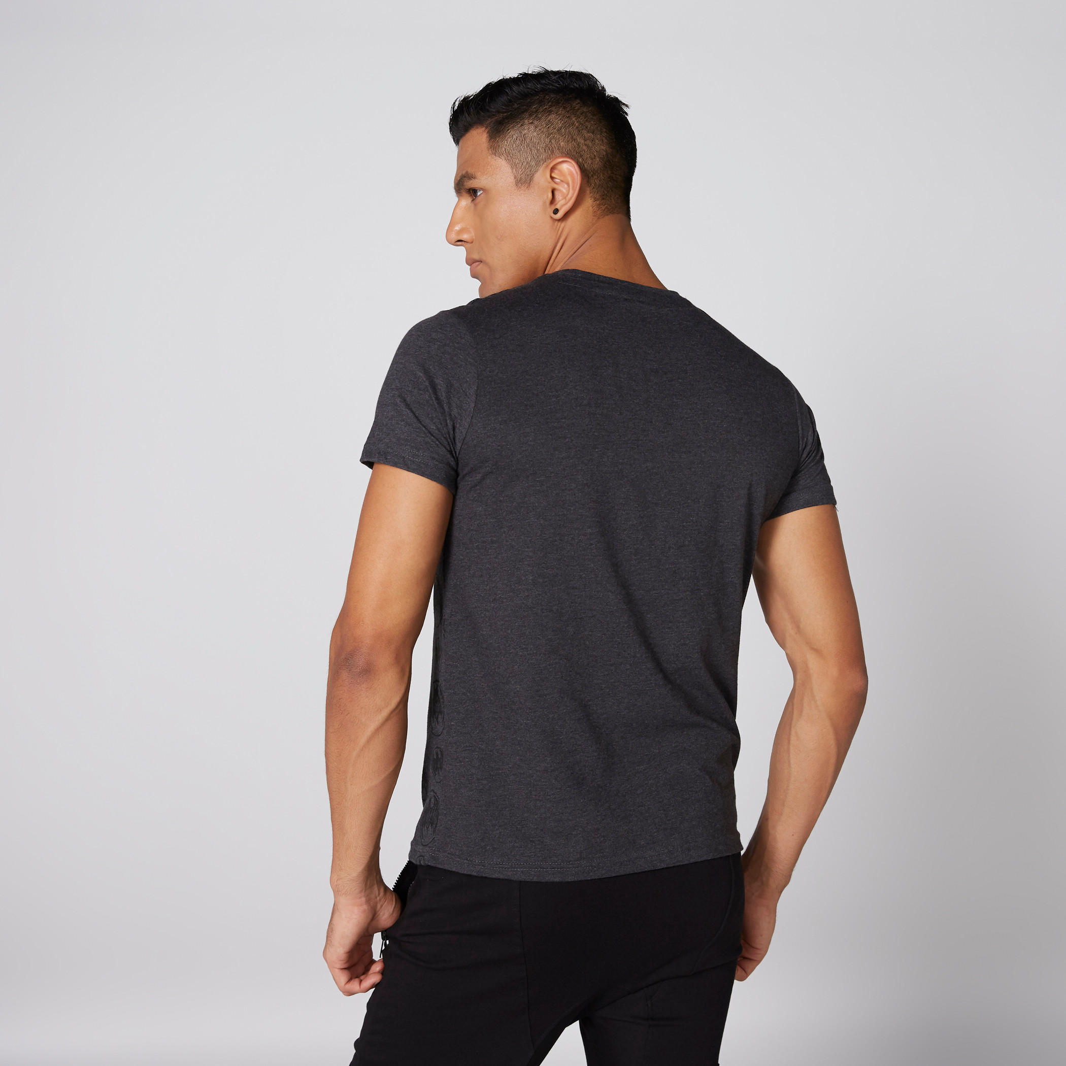 تيشيرت بأكمام قصيرة وياقة مستديرة بطبعات باتمان-men-clothing-tshirtsandpolos-tshirts-image-2