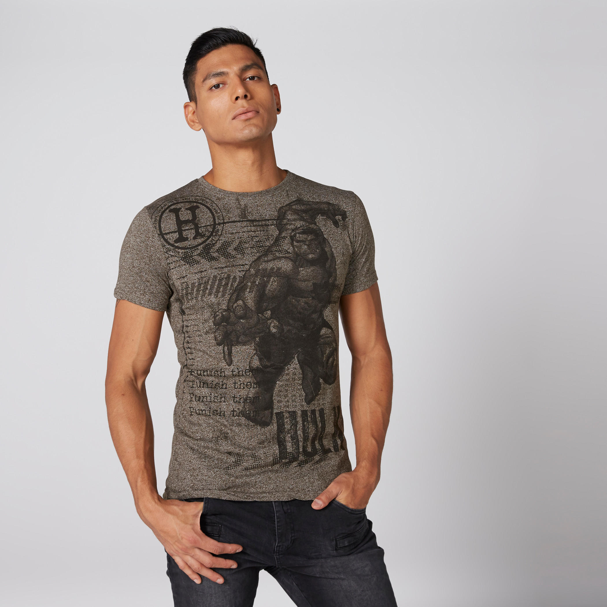 تيشيرت بنقش هالك بياقة دائرية وأكمام قصيرة-men-clothing-tshirtsandpolos-tshirts-image-1