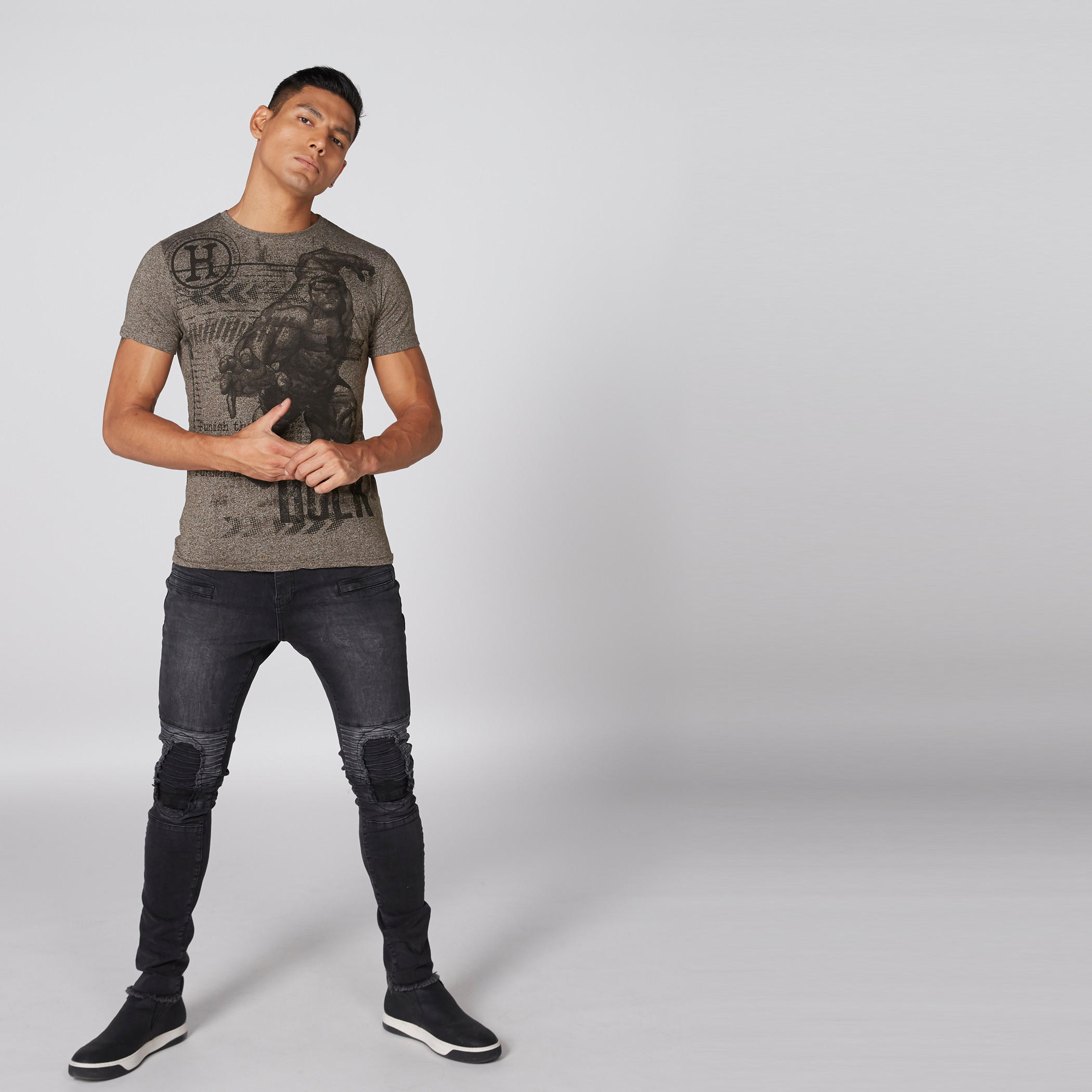 تيشيرت بنقش هالك بياقة دائرية وأكمام قصيرة-men-clothing-tshirtsandpolos-tshirts-image-3