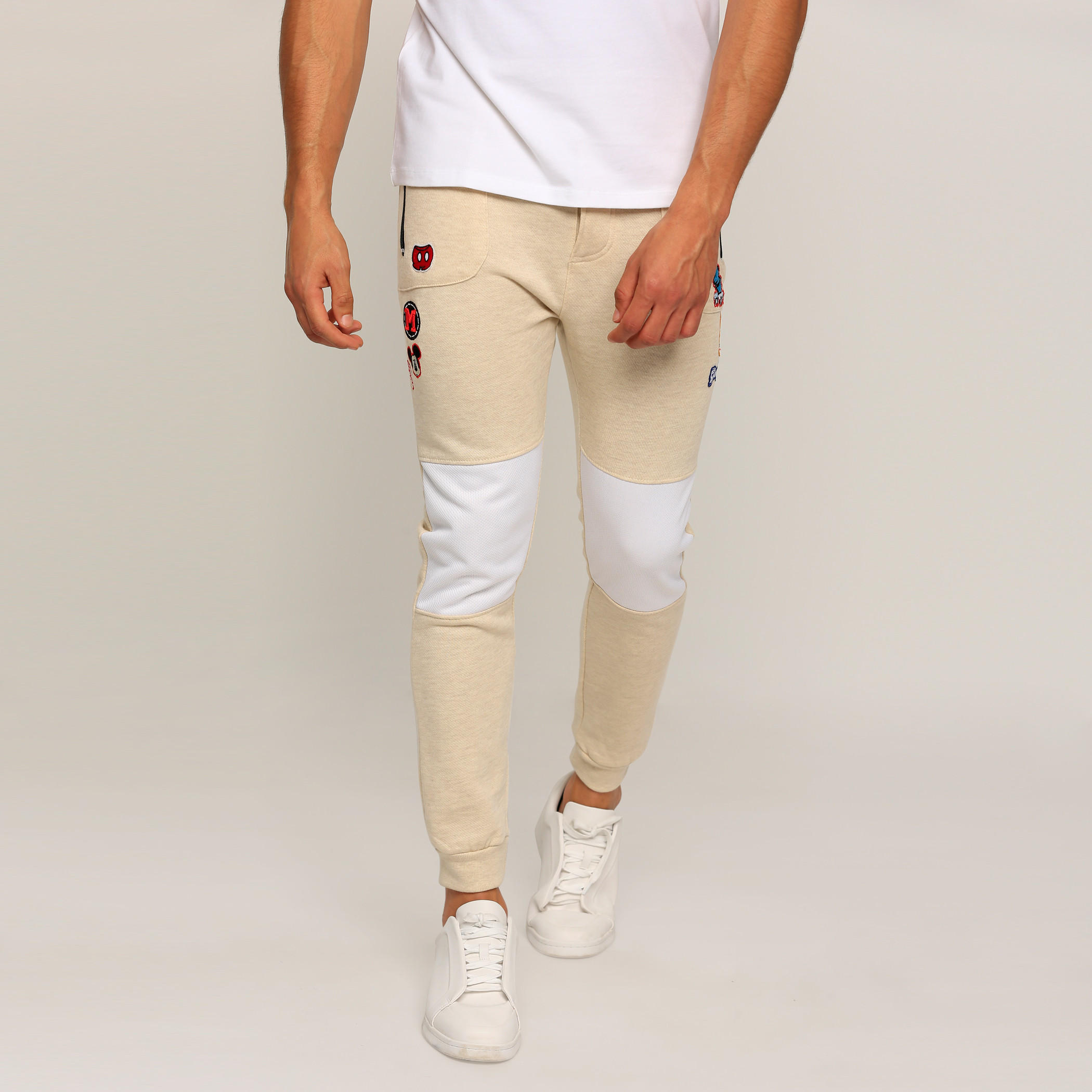 بنطال رياضي طويل مزيّن بتطريز ميكي ماوس وأصدقائه-men-clothing-bottoms-joggers-image-1
