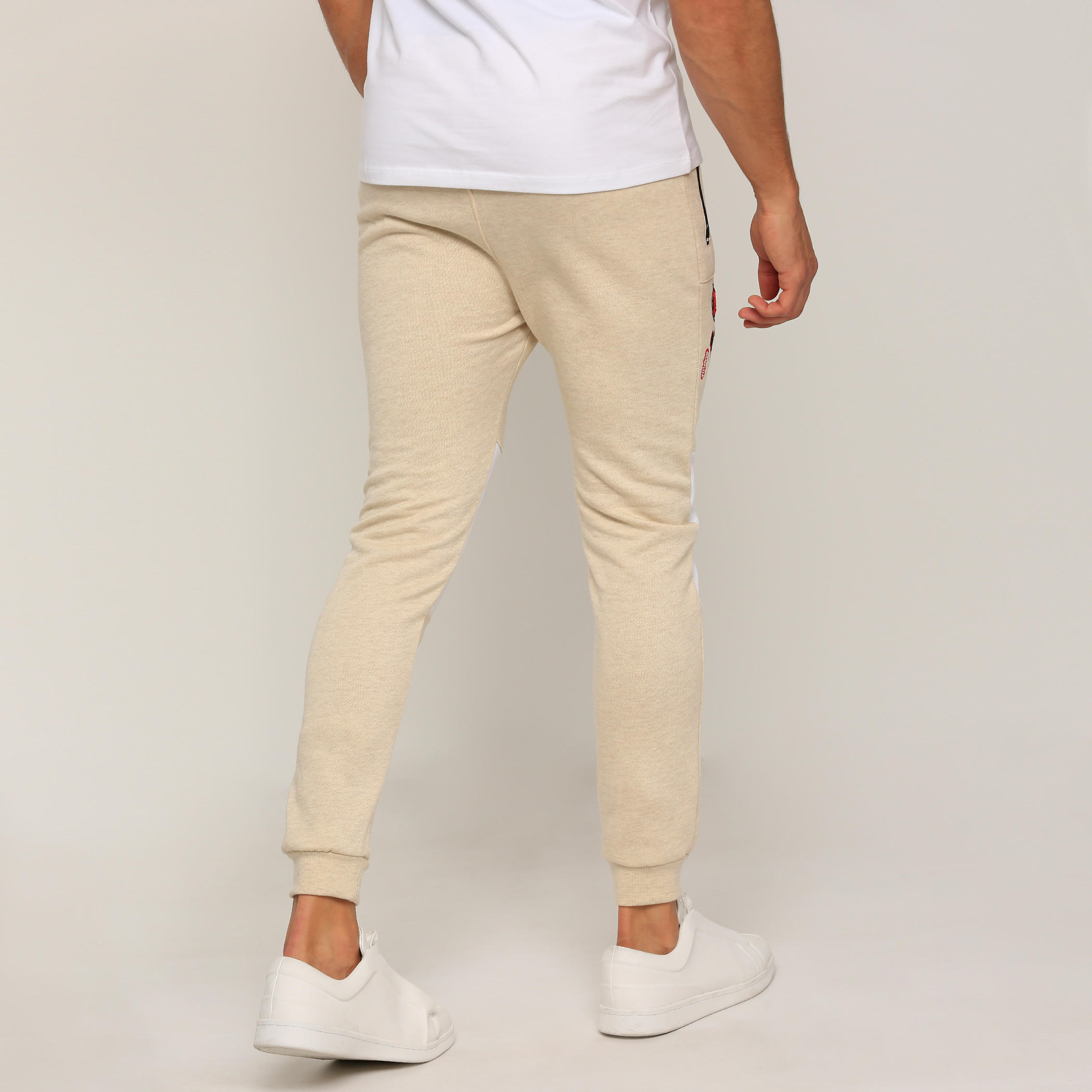 بنطال رياضي طويل مزيّن بتطريز ميكي ماوس وأصدقائه-men-clothing-bottoms-joggers-image-2