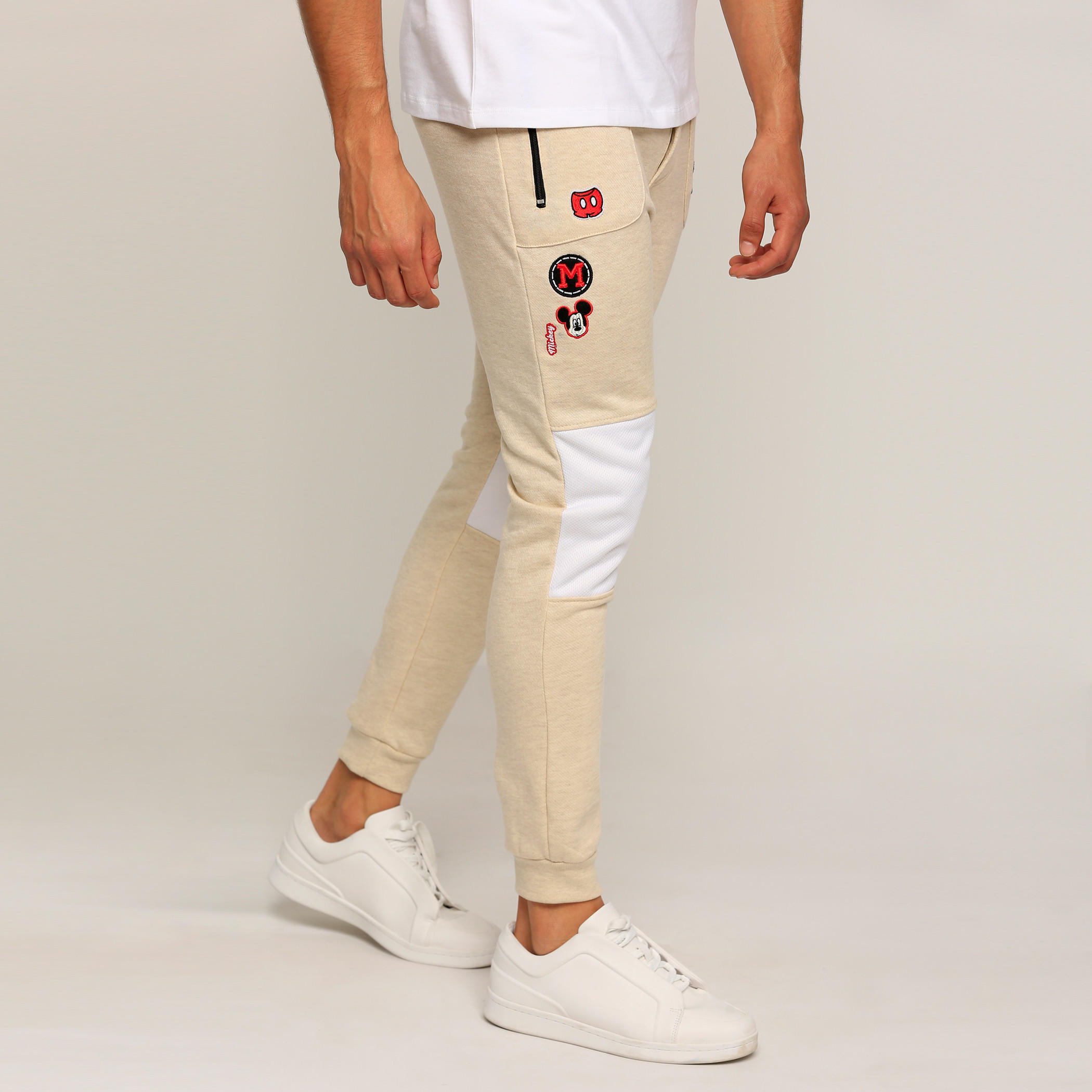 بنطال رياضي طويل مزيّن بتطريز ميكي ماوس وأصدقائه-men-clothing-bottoms-joggers-image-3