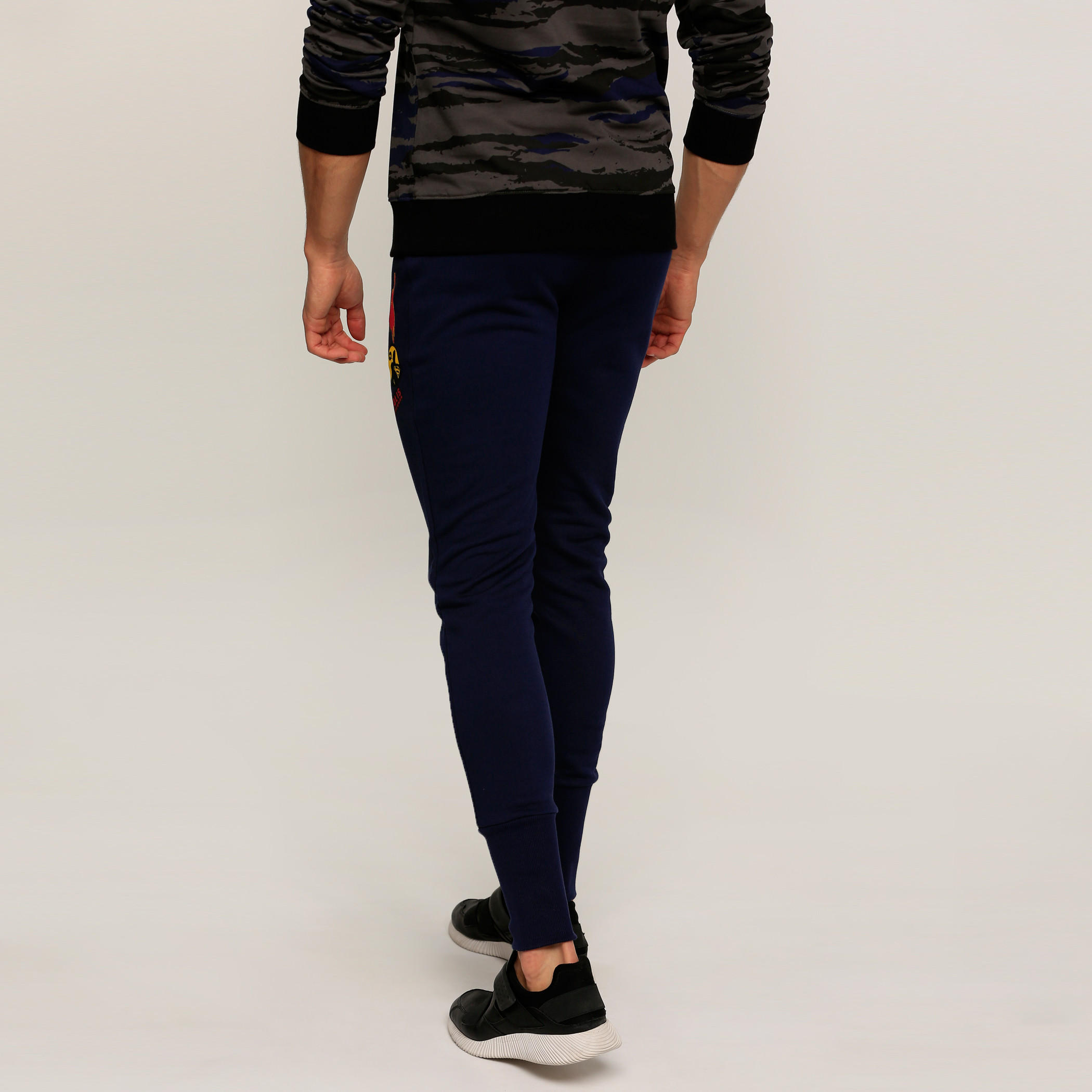 بنطال رياضي طويل بجيوب ونقش سوبرمان-men-clothing-bottoms-joggers-image-2