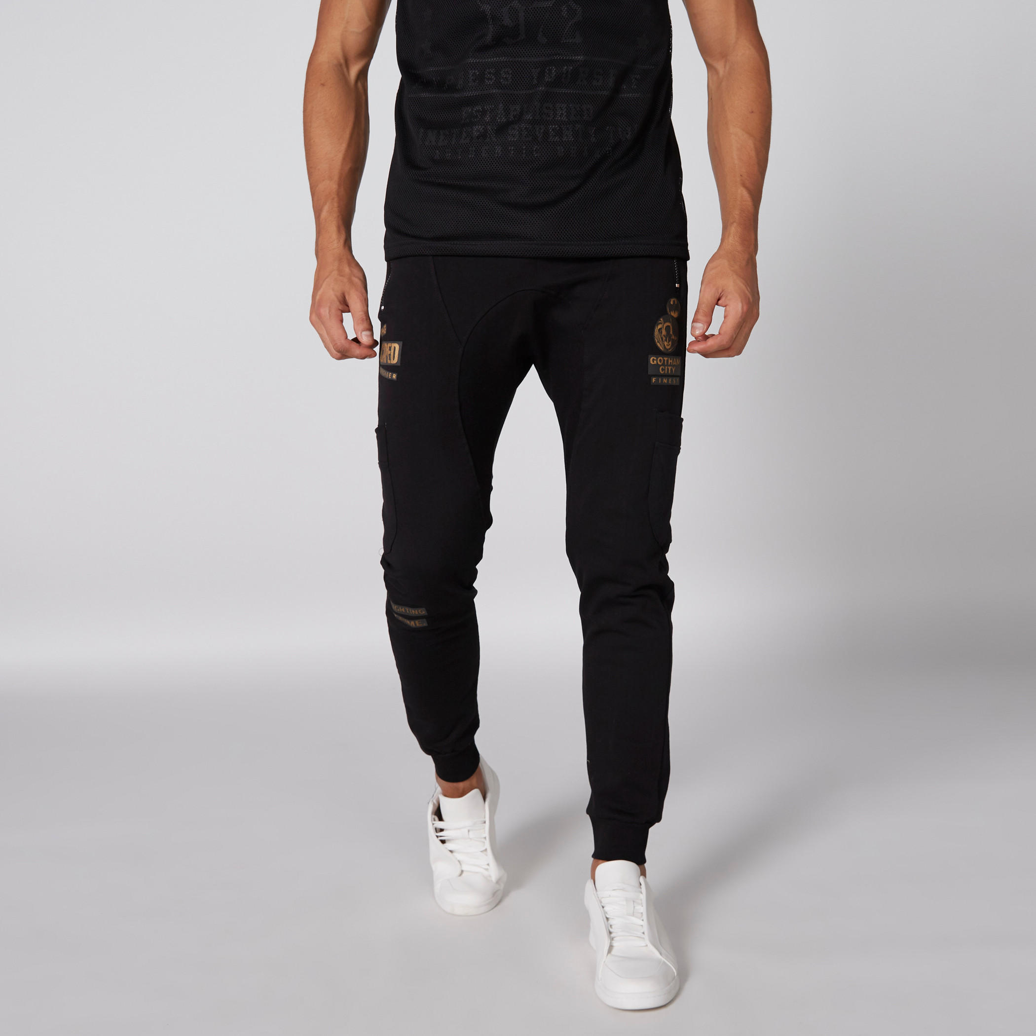 بنطال رياضي طويل بخصر مطاطي وطبعات باتمان-men-clothing-bottoms-joggers-image-1