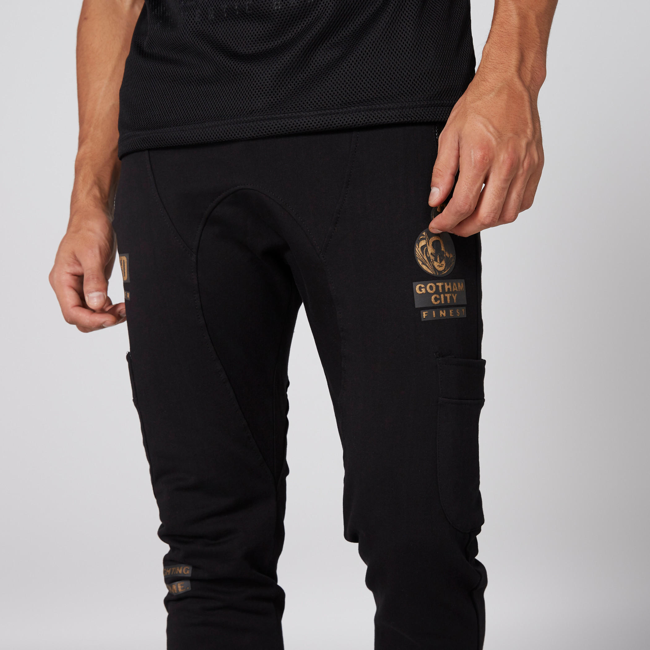 بنطال رياضي طويل بخصر مطاطي وطبعات باتمان-men-clothing-bottoms-joggers-image-4