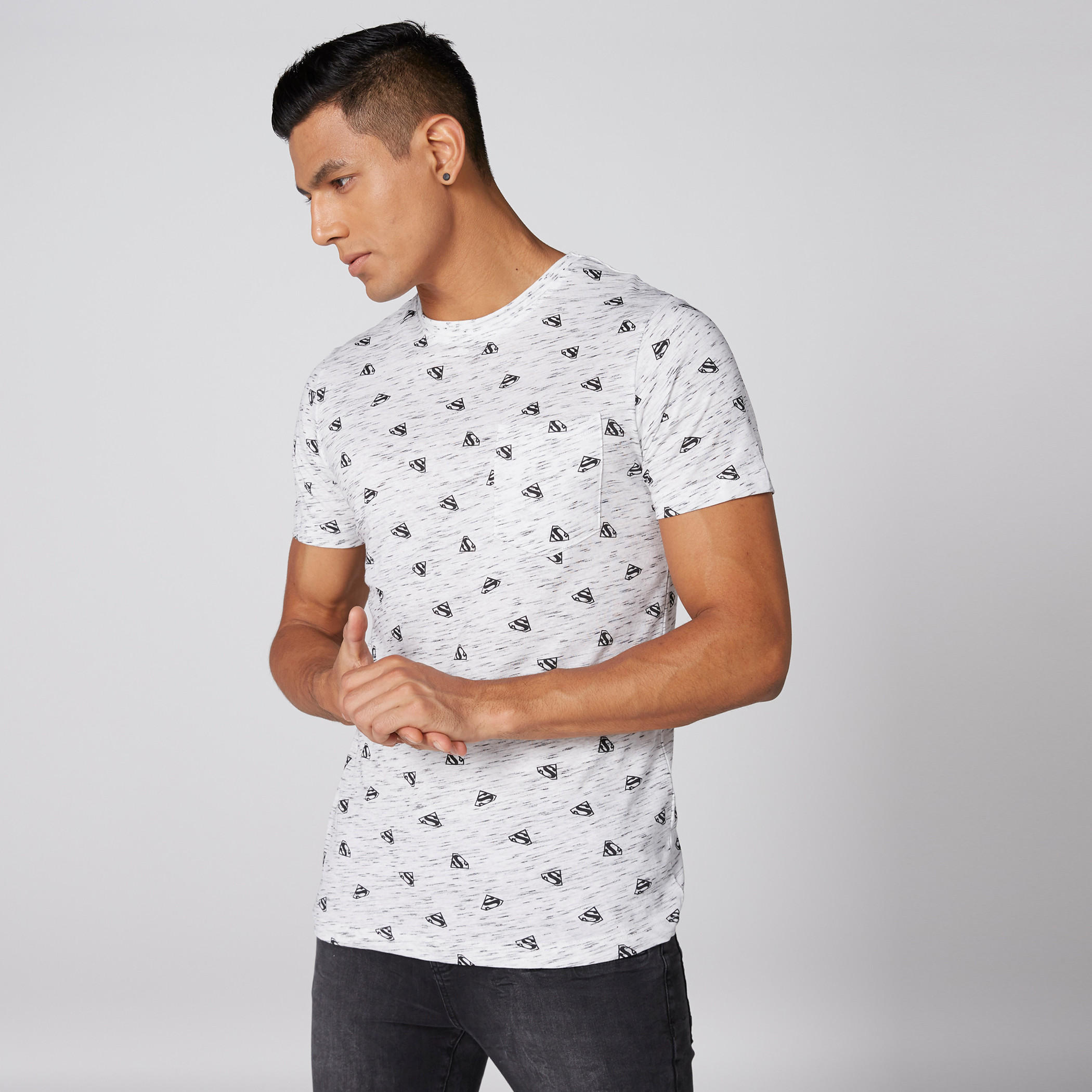 تيشيرت بطبعات سوبر مان وياقة مستديرة وأكمام قصيرة-men-clothing-tshirtsandpolos-tshirts-image-2