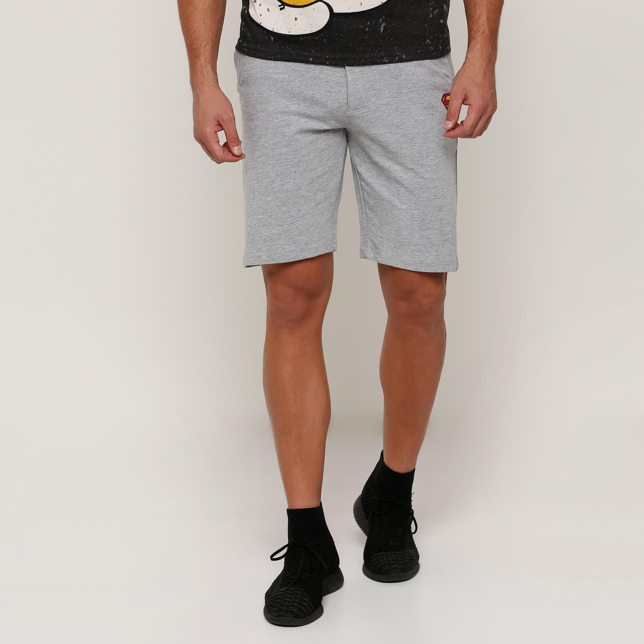 شورت بخصر مطّاطي وجيوب مع طبعات سوبر مان-men-clothing-bottoms-shorts-image-1