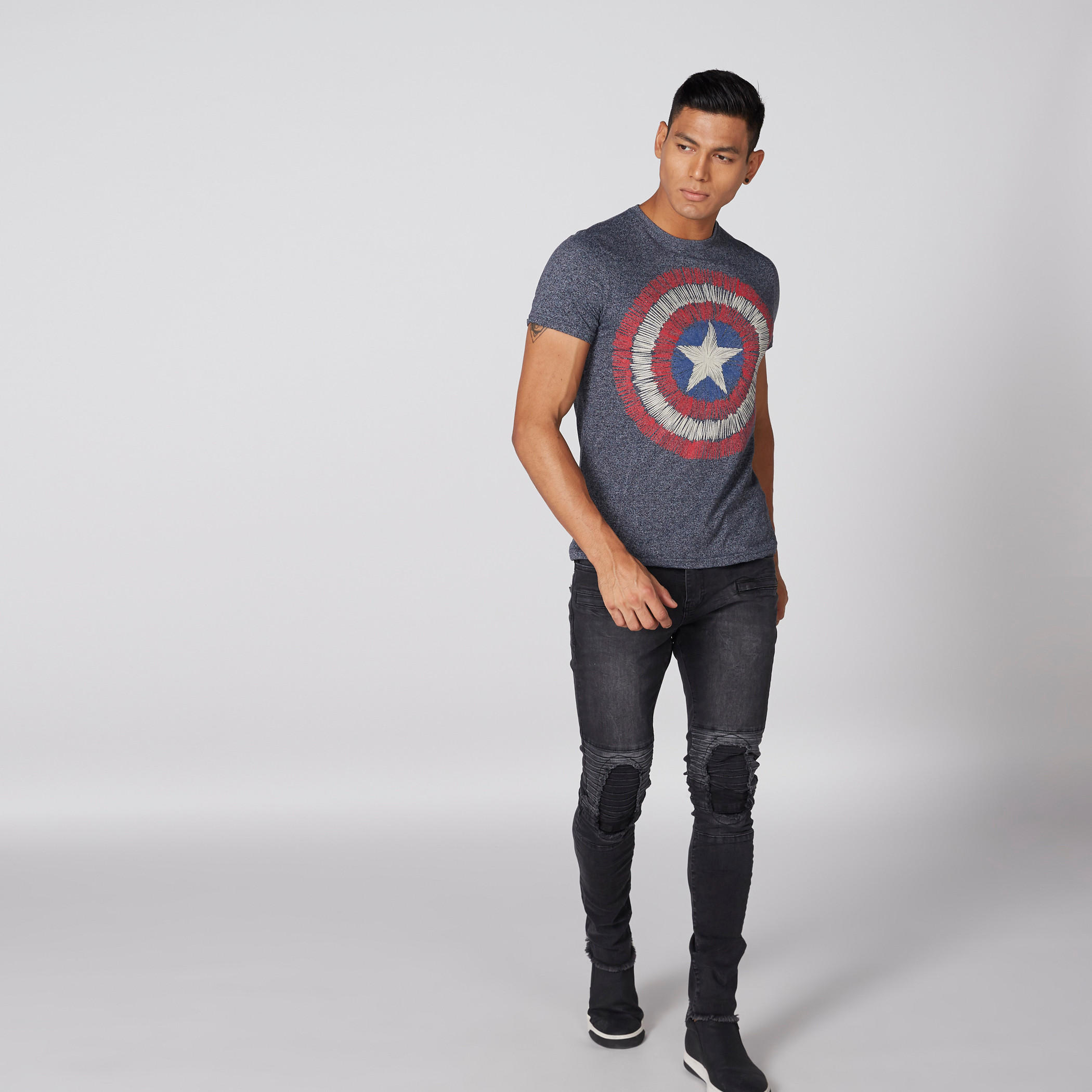 تيشيرت بياقة مستديرة وأكمام قصيرة ونقش كابتن أمريكا-men-clothing-tshirtsandpolos-tshirts-image-3