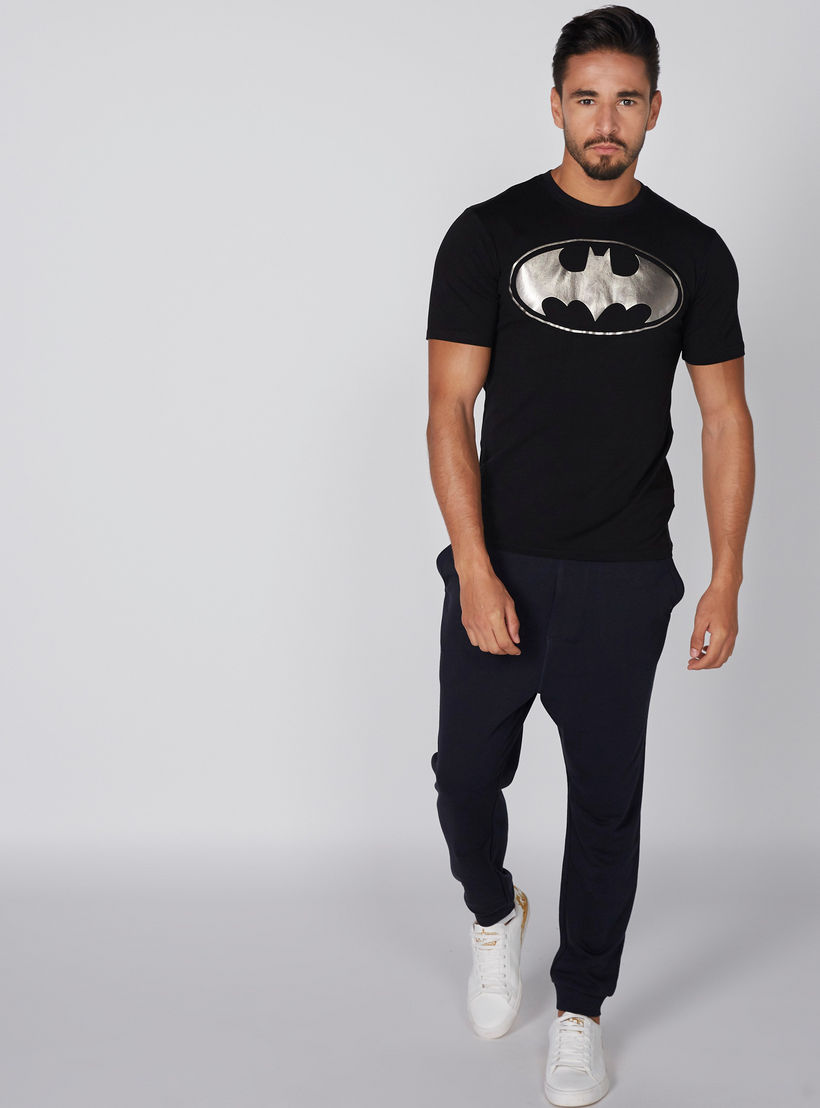 تيشيرت بأكمام قصيرة وياقة مستديرة وطبعات باتمان-men-clothing-tshirtsandpolos-tshirts-image-3