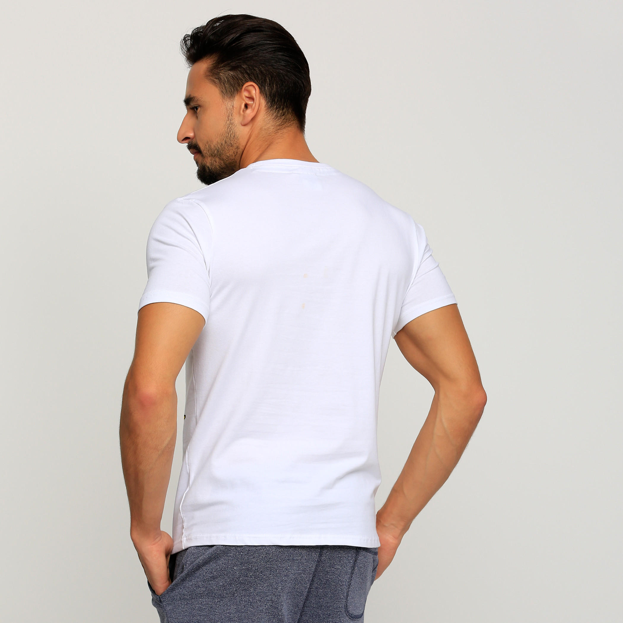 تيشيرت بأكمام قصيرة وياقة مستديرة وطبعات السنافر-men-clothing-tshirtsandpolos-tshirts-image-2