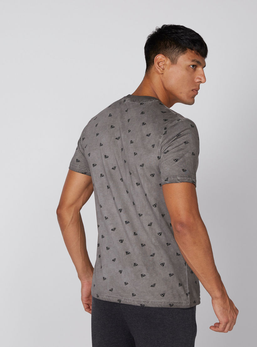 تيشيرت بياقة مستديرة وأكمام قصيرة وطبعات سوبرمان-men-clothing-tshirtsandpolos-tshirts-image-2