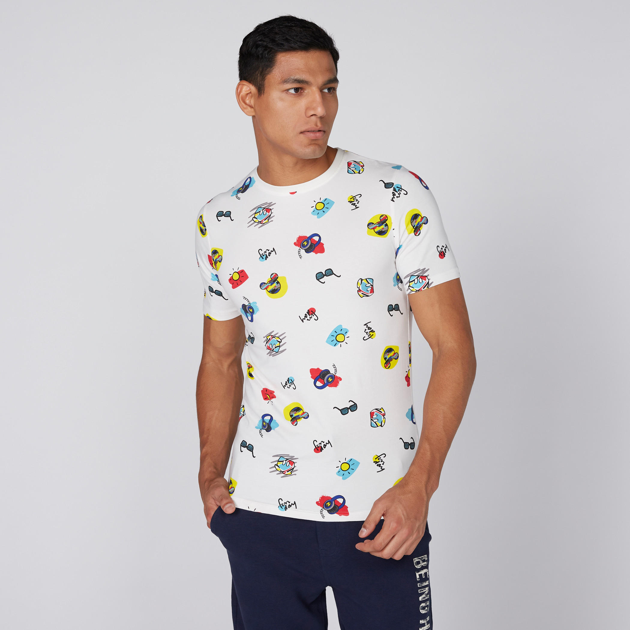 تيشيرت بياقة ضيّقة وأكمام قصيرة وطبعات-men-clothing-tshirtsandpolos-tshirts-image-1