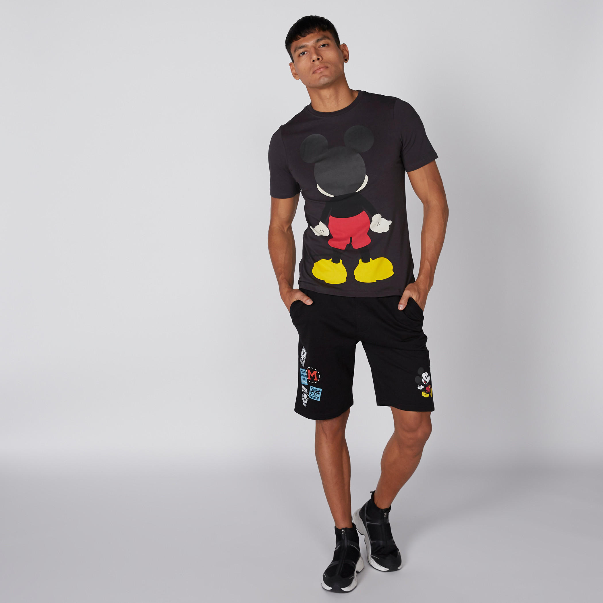 تيشيرت بياقة مستديرة وأكمام قصيرة وطبعات ميكي ماوس-men-clothing-tshirtsandpolos-tshirts-image-1