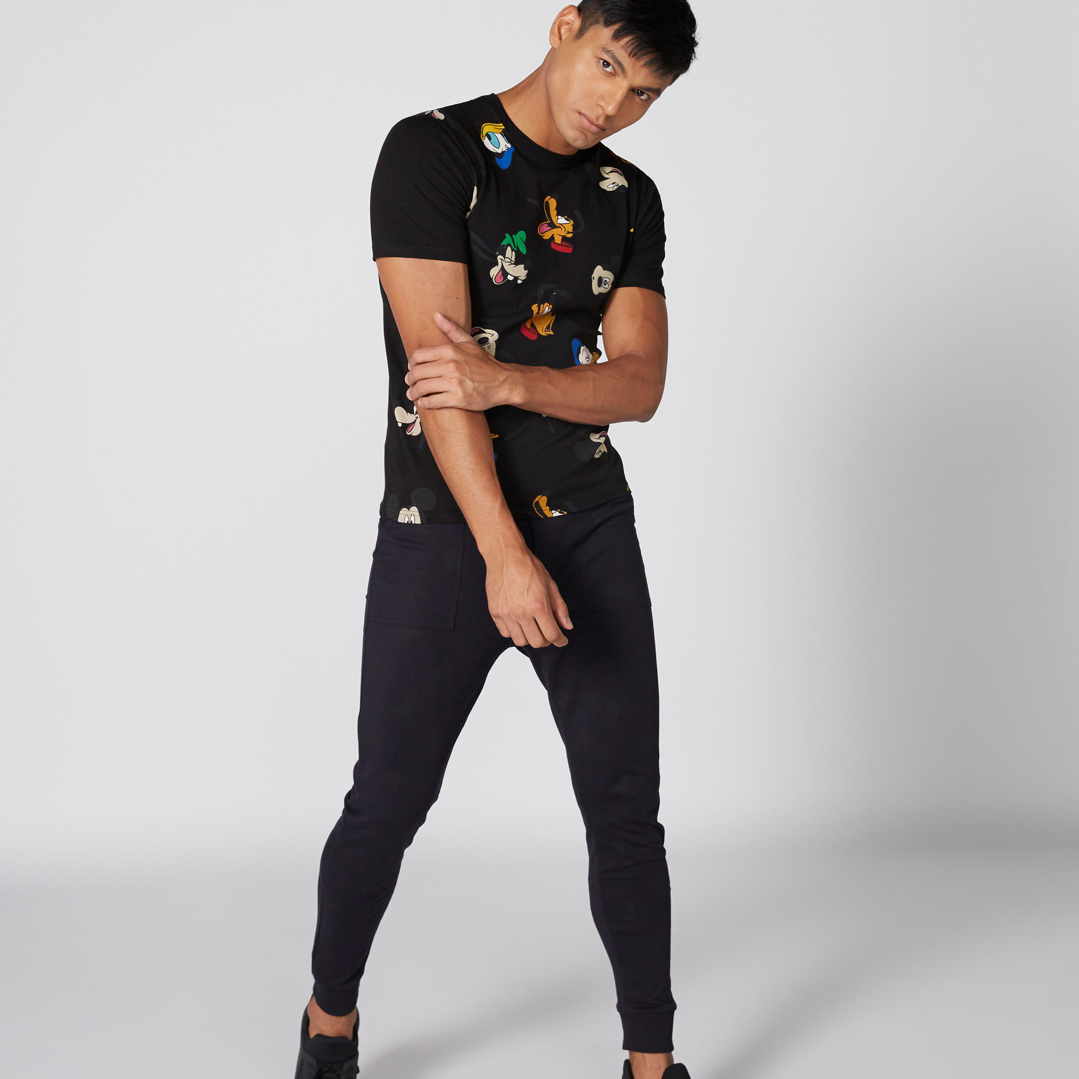 تيشيرت بياقة مستديرة وأكمام قصيرة وطبعات لوني تيونز-men-clothing-tshirtsandpolos-tshirts-image-3