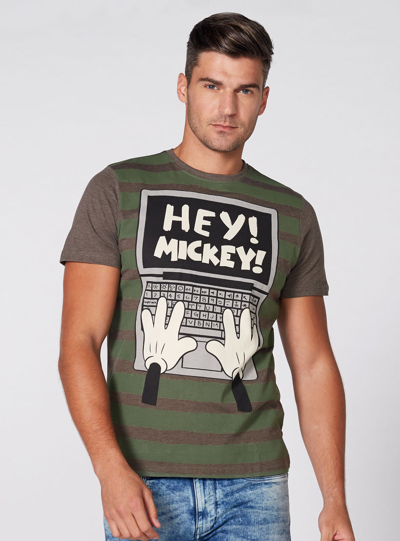 تيشيرت بأكمام قصيرة وياقة مستديرة وطبعات ميكي ماوس-men-clothing-tshirtsandpolos-tshirts-image-4