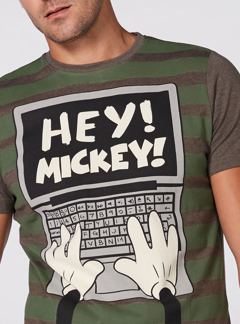 تيشيرت بأكمام قصيرة وياقة مستديرة وطبعات ميكي ماوس-men-clothing-tshirtsandpolos-tshirts-image-2