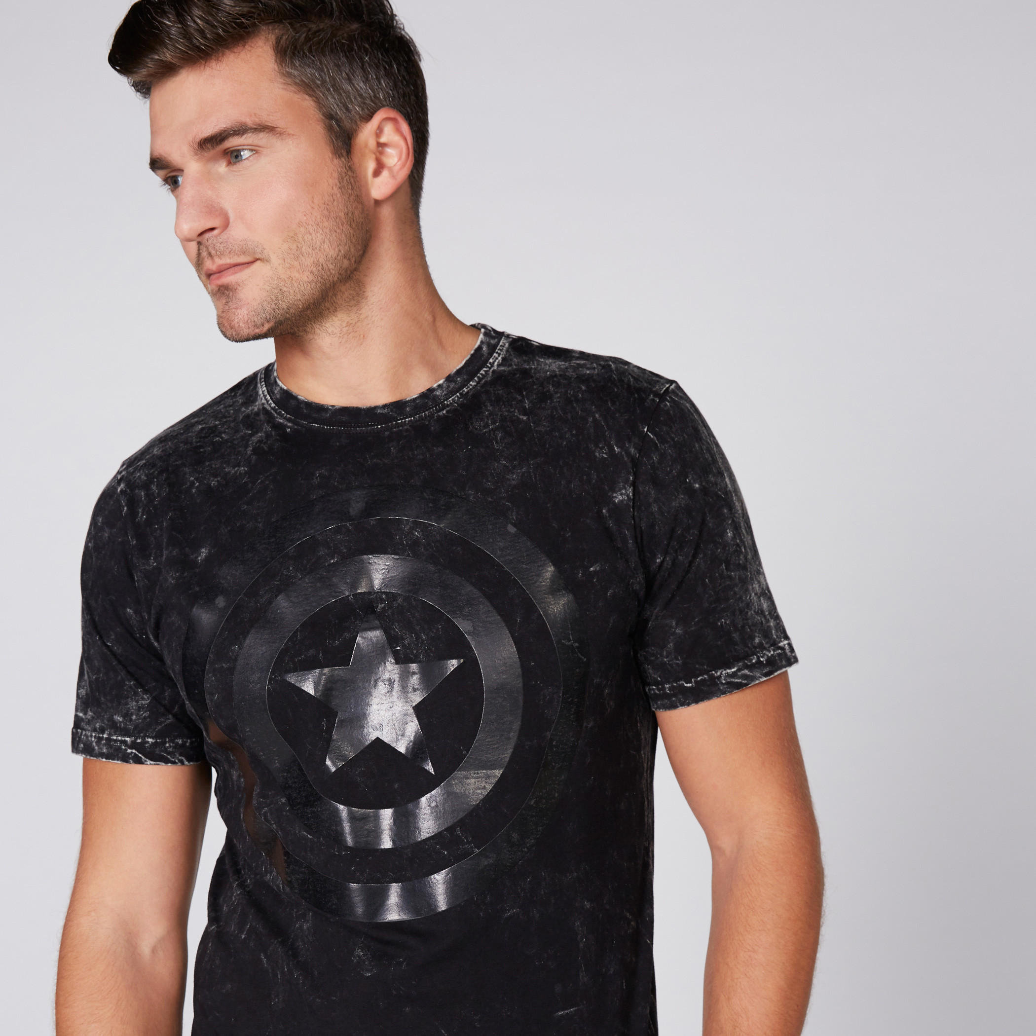 تيشيرت بياقة مستديرة وأكمام قصيرة وطبعات كابتن أمريكا-men-clothing-tshirtsandpolos-tshirts-image-1