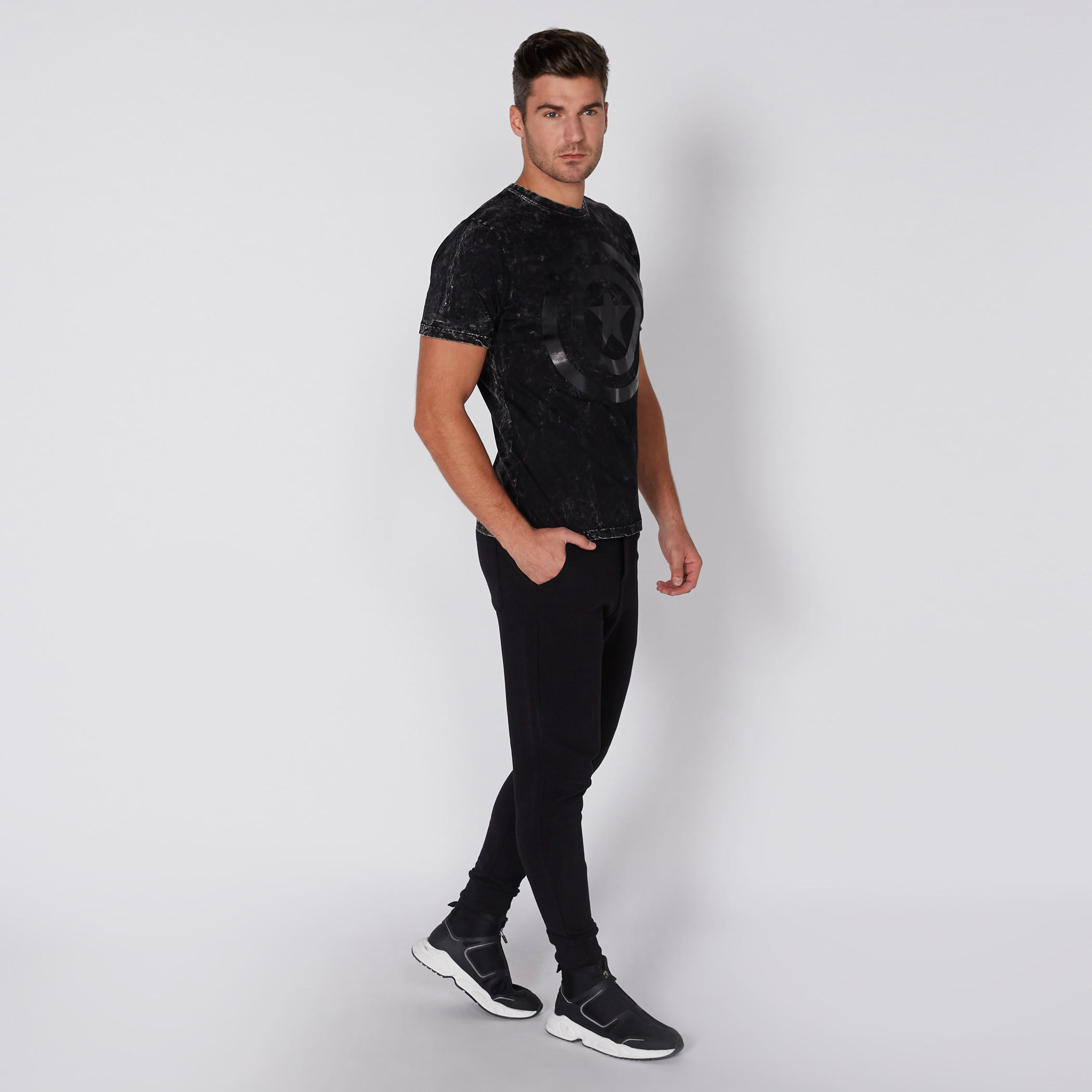 تيشيرت بياقة مستديرة وأكمام قصيرة وطبعات كابتن أمريكا-men-clothing-tshirtsandpolos-tshirts-image-2