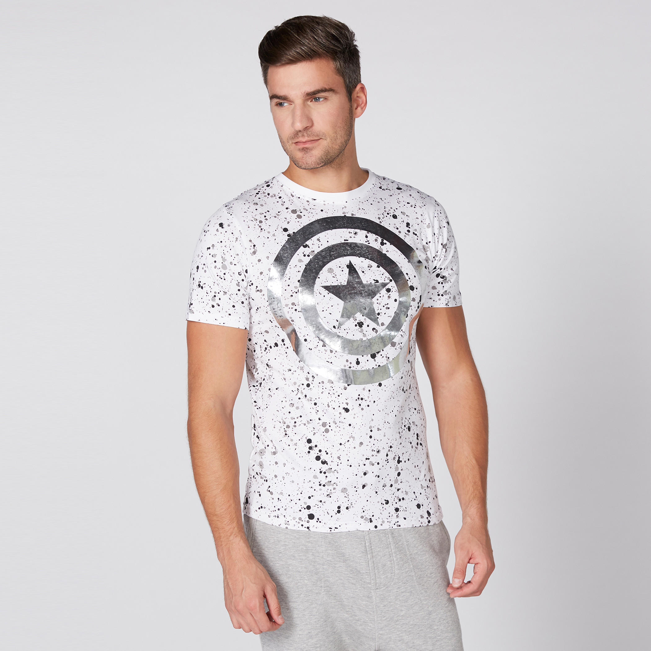 تيشيرت بياقة مستديرة وأكمام قصيرة وطبعات كابتن أمريكا-men-clothing-tshirtsandpolos-tshirts-image-1