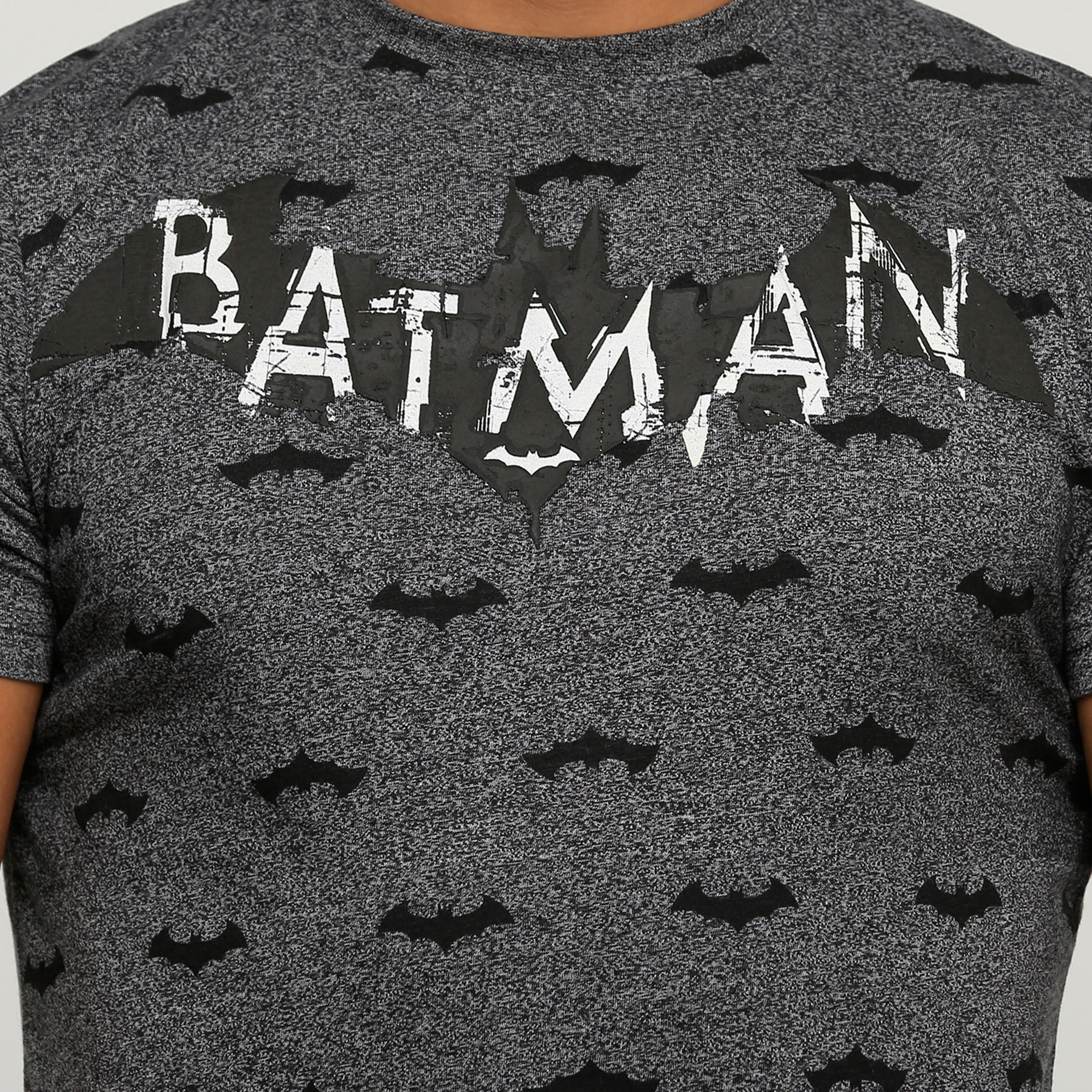 تيشيرت بأكمام قصيرة وياقة مستديرة وطبعات باتمان-men-clothing-tshirtsandpolos-tshirts-image-4