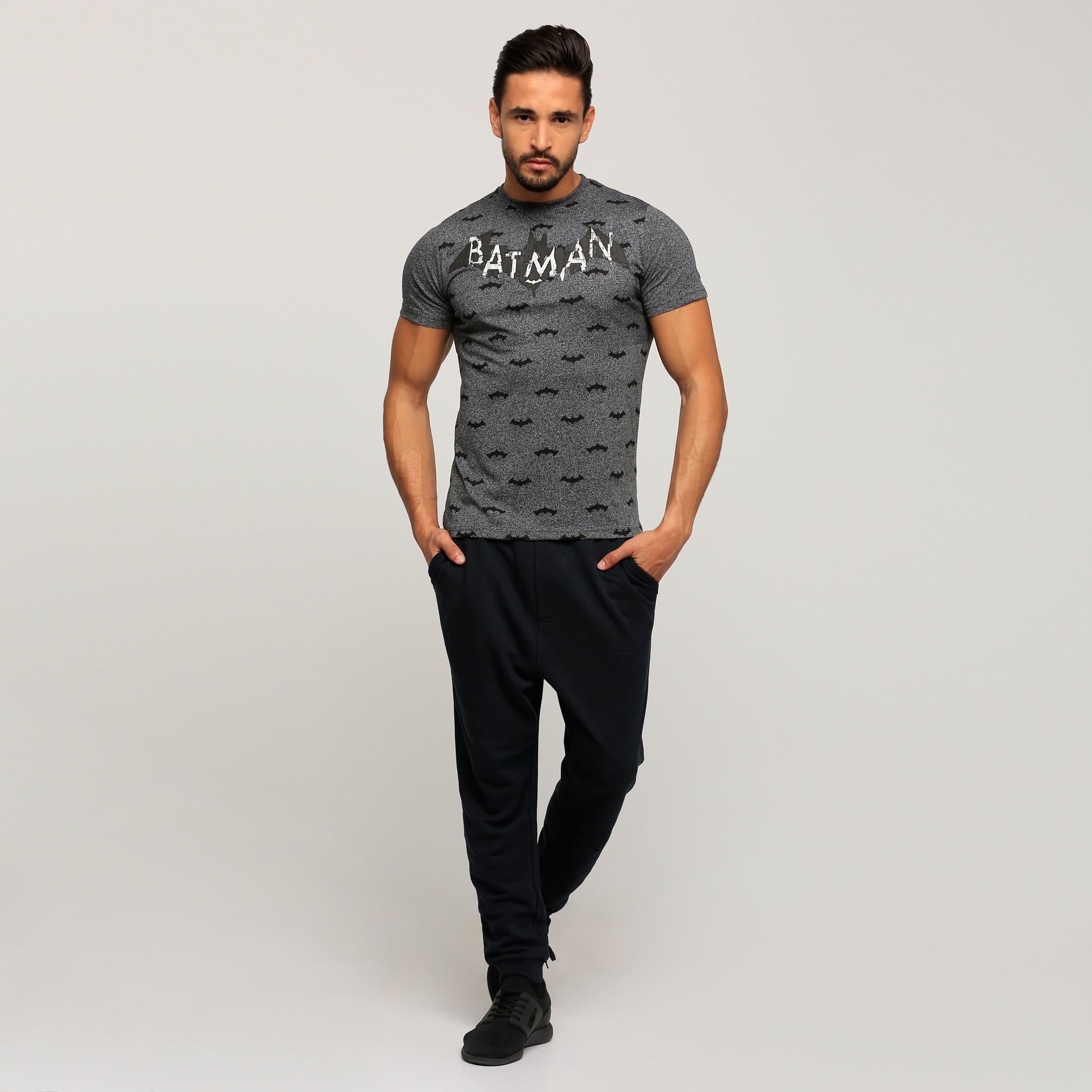 تيشيرت بأكمام قصيرة وياقة مستديرة وطبعات باتمان-men-clothing-tshirtsandpolos-tshirts-image-5