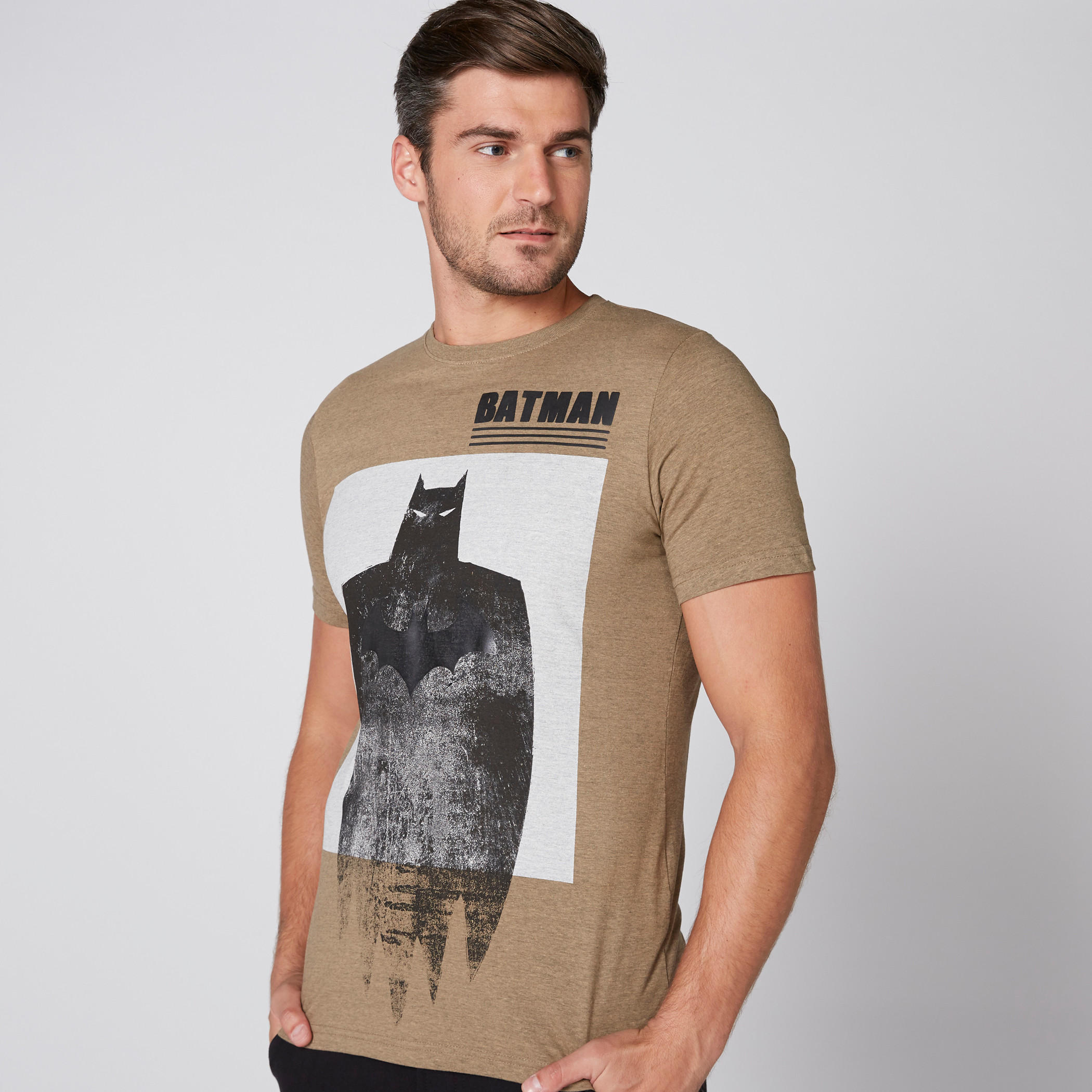 تيشيرت بياقة ضيّقة وأكمام قصيرة وطبعات باتمان-men-clothing-tshirtsandpolos-tshirts-image-1
