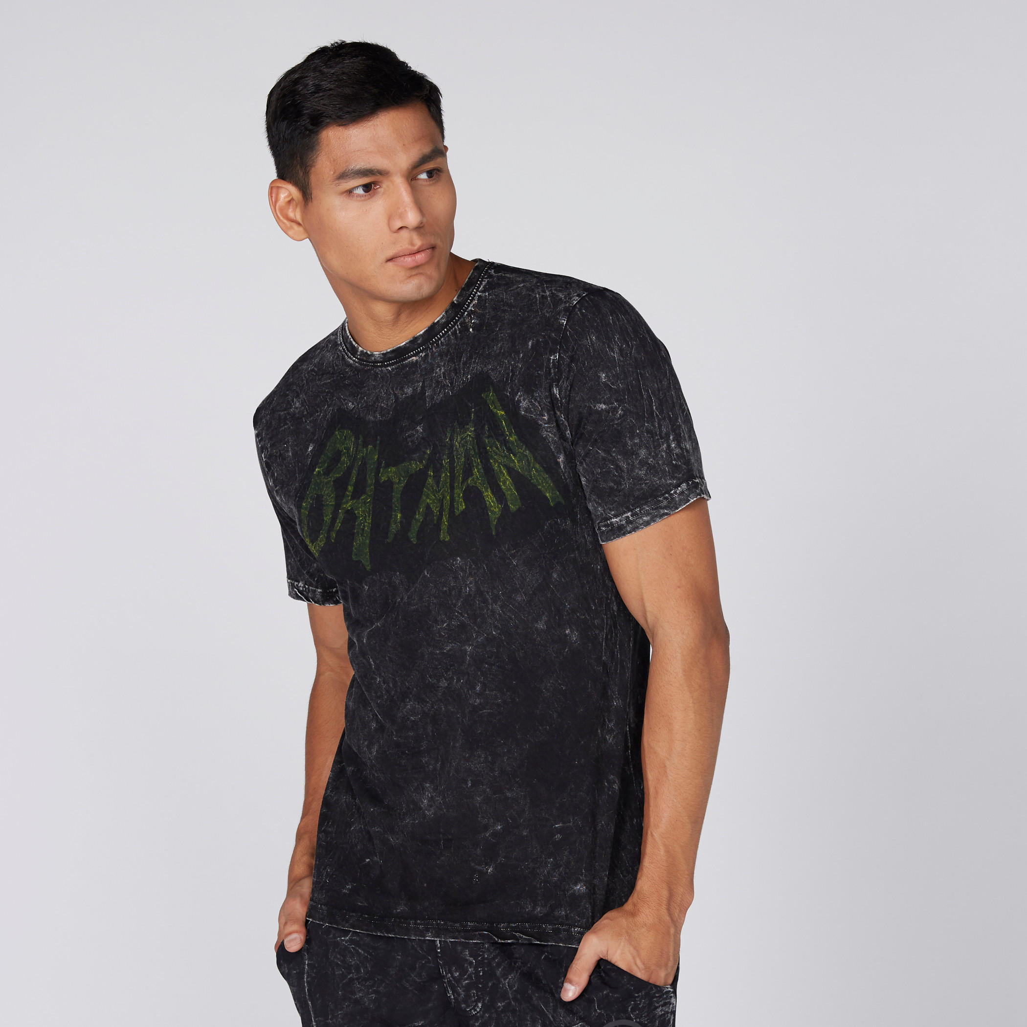 تيشيرت بأكمام قصيرة وياقة مستديرة وطبعات باتمان-men-clothing-tshirtsandpolos-tshirts-image-1