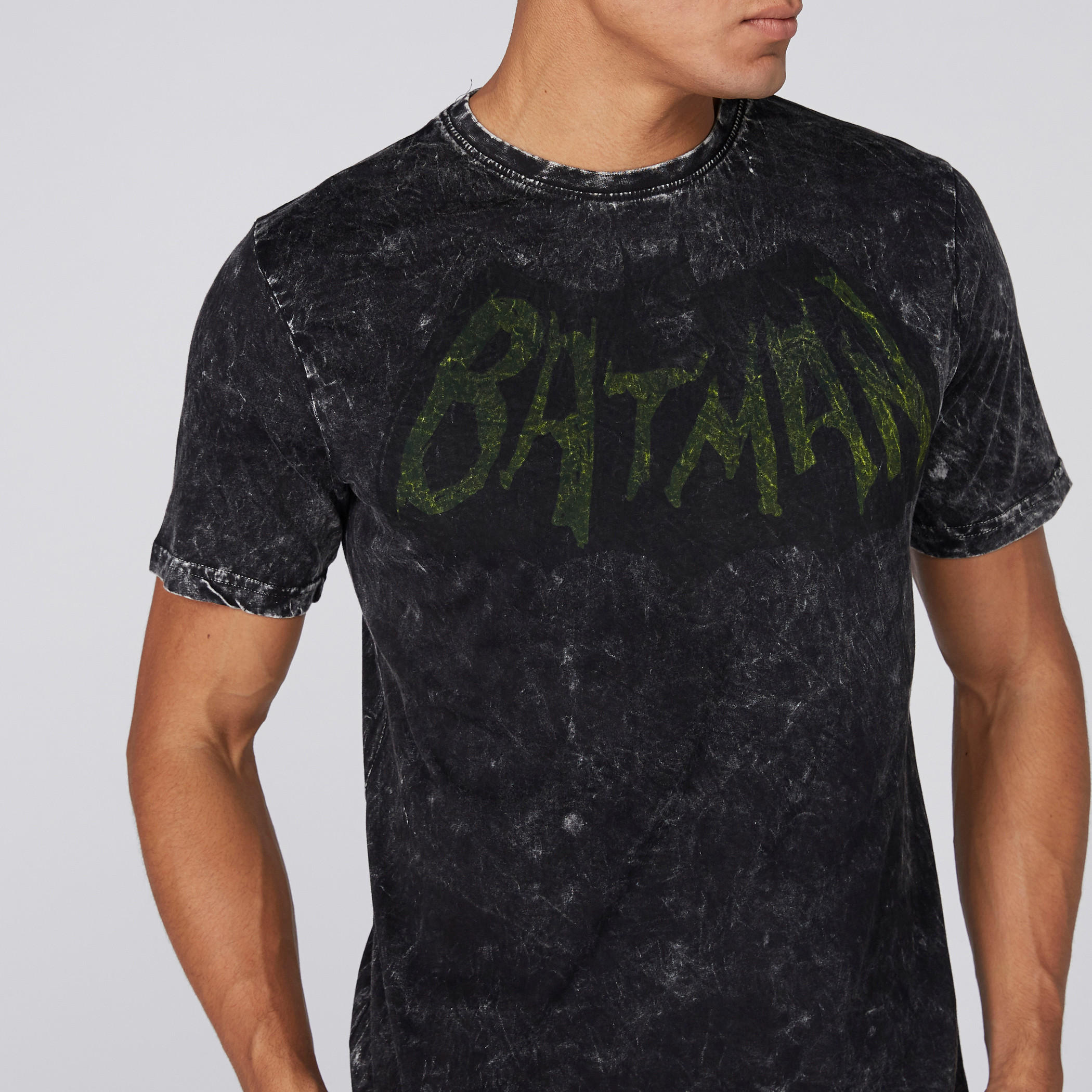 تيشيرت بأكمام قصيرة وياقة مستديرة وطبعات باتمان-men-clothing-tshirtsandpolos-tshirts-image-2