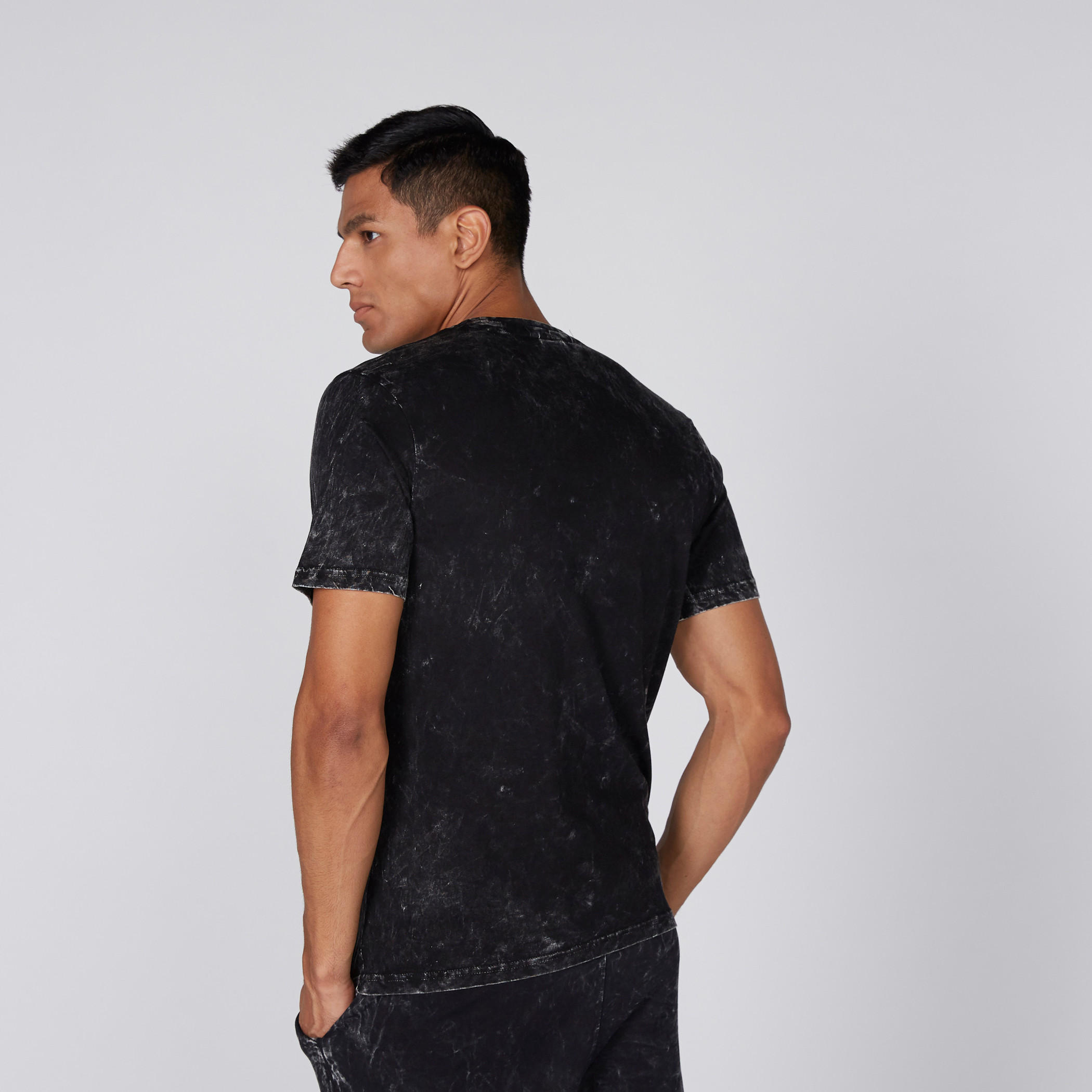 تيشيرت بأكمام قصيرة وياقة مستديرة وطبعات باتمان-men-clothing-tshirtsandpolos-tshirts-image-4