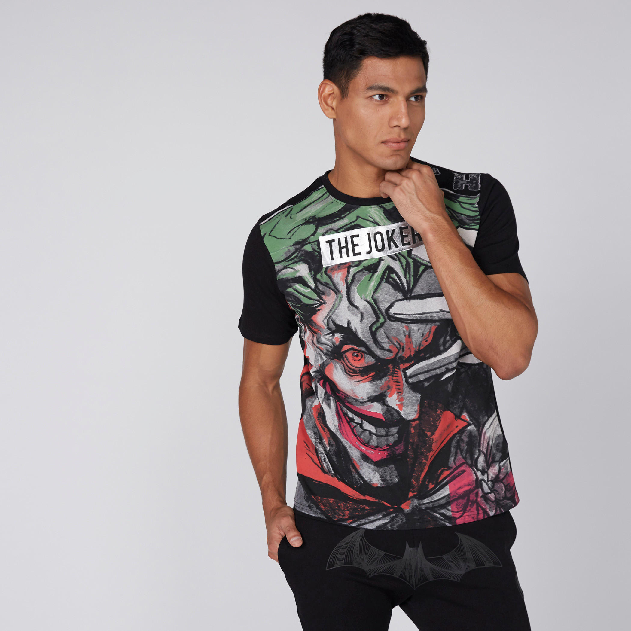 تيشيرت بأكمام قصيرة وياقة مستديرة وطبعات جوكر-men-clothing-tshirtsandpolos-tshirts-image-1