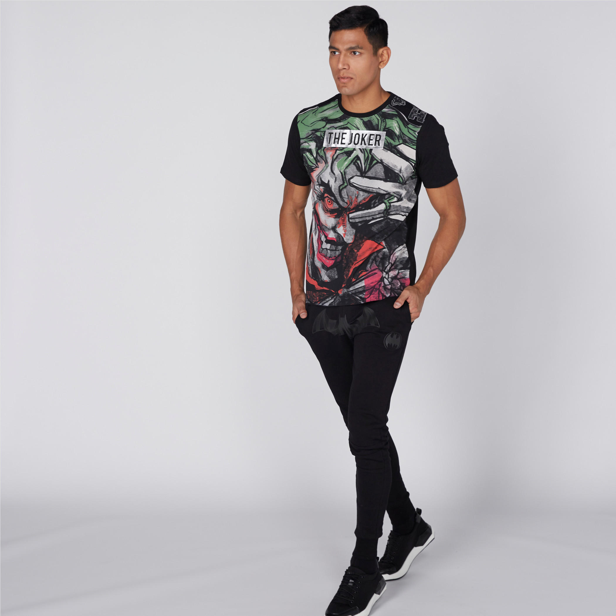 تيشيرت بأكمام قصيرة وياقة مستديرة وطبعات جوكر-men-clothing-tshirtsandpolos-tshirts-image-4