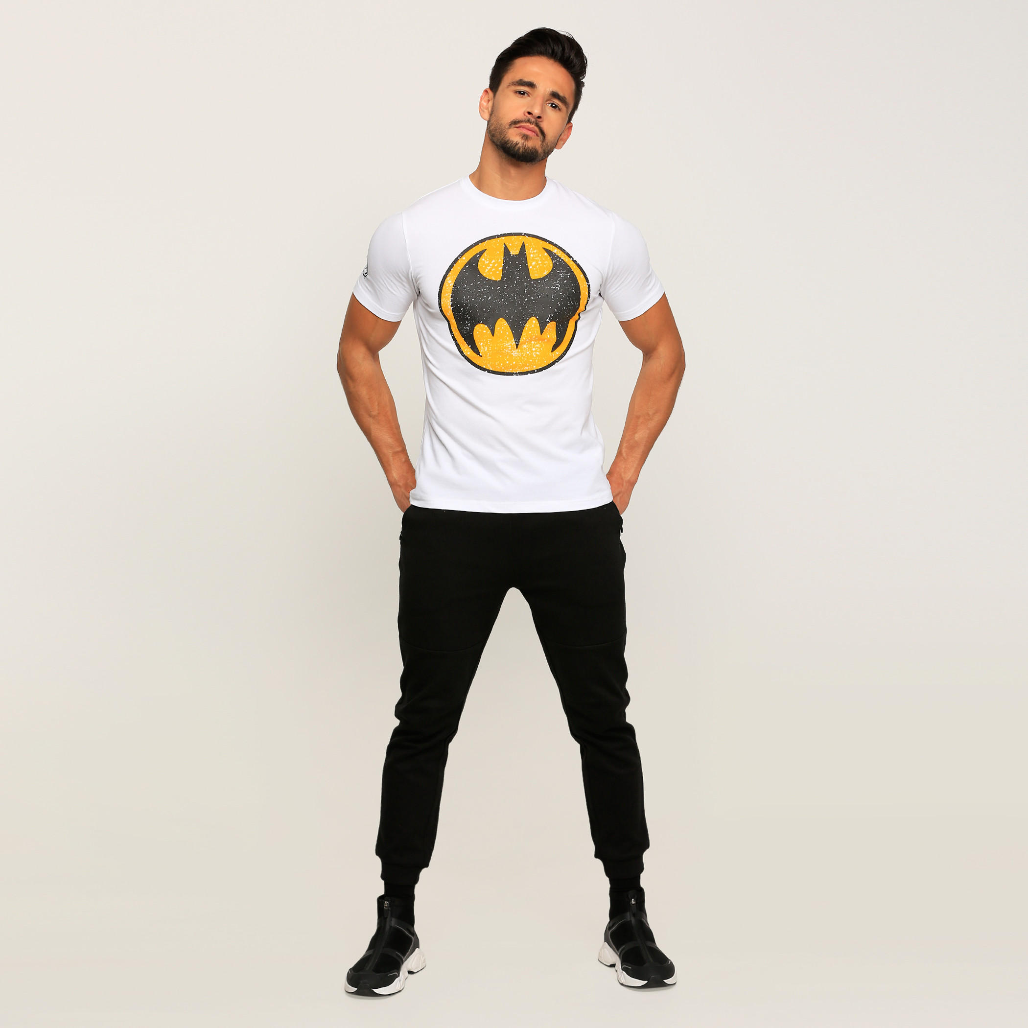 تيشيرت بأكمام قصيرة وياقة مستديرة وطبعات باتمان-men-clothing-tshirtsandpolos-tshirts-image-5
