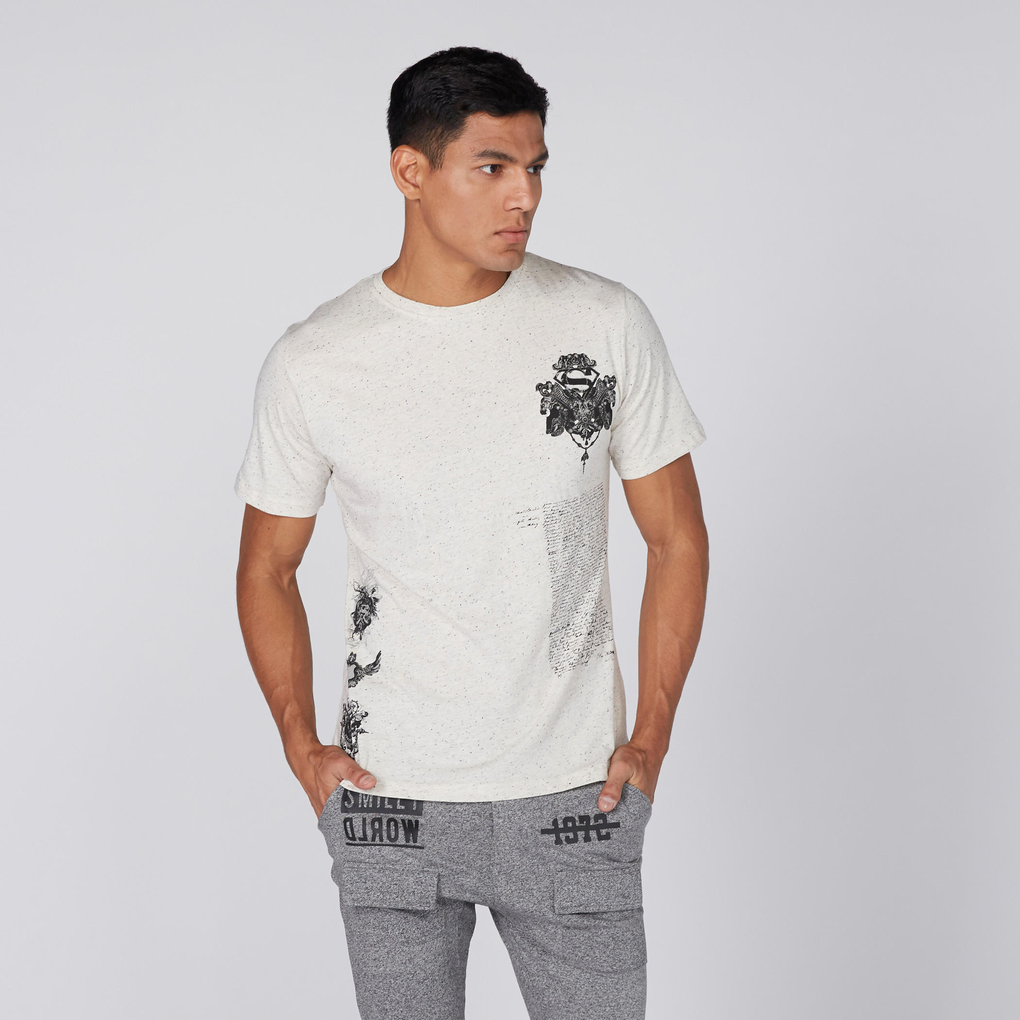 تيشيرت بياقة ضيّقة وأكمام قصيرة وطبعات سوبرمان-men-clothing-tshirtsandpolos-tshirts-image-1