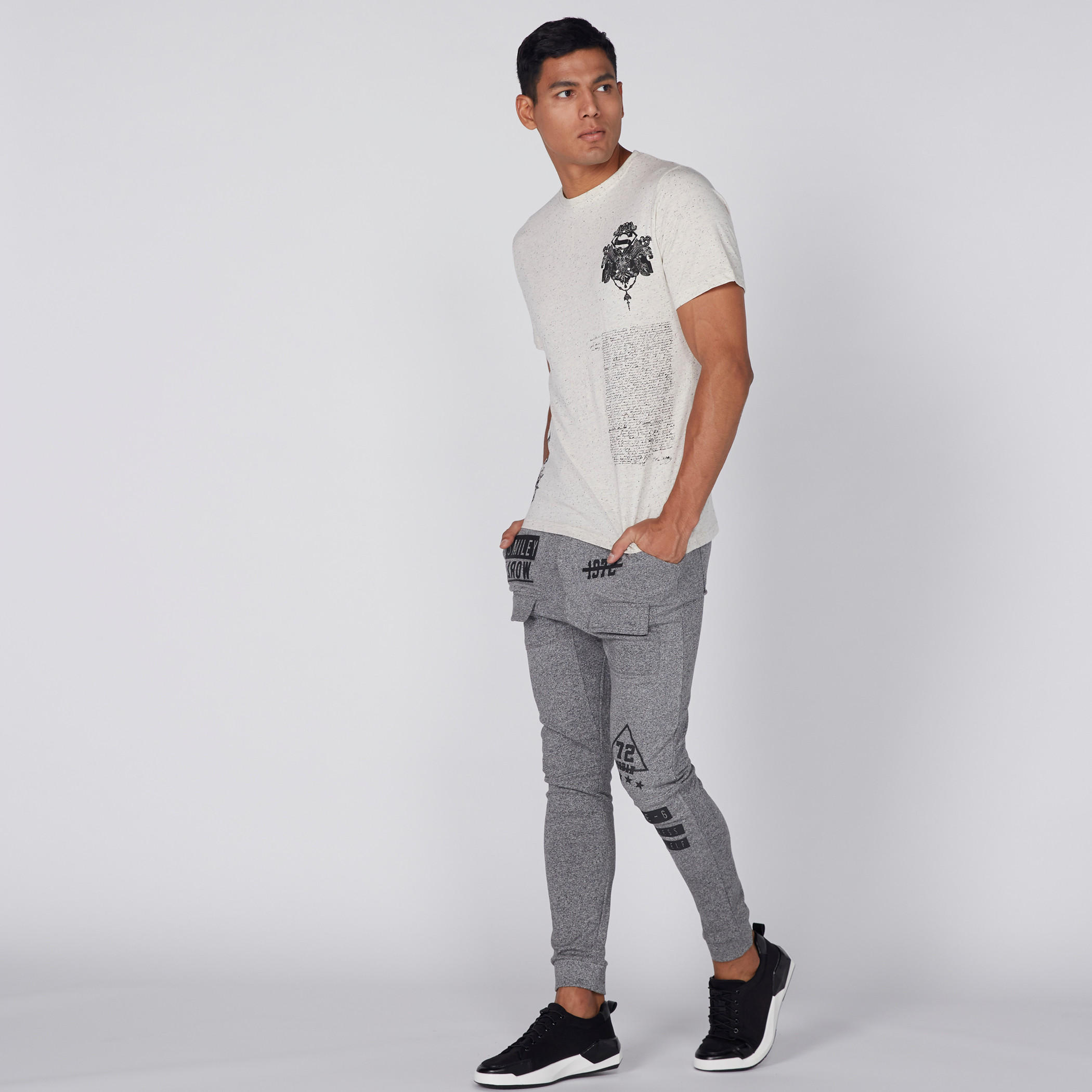 تيشيرت بياقة ضيّقة وأكمام قصيرة وطبعات سوبرمان-men-clothing-tshirtsandpolos-tshirts-image-3
