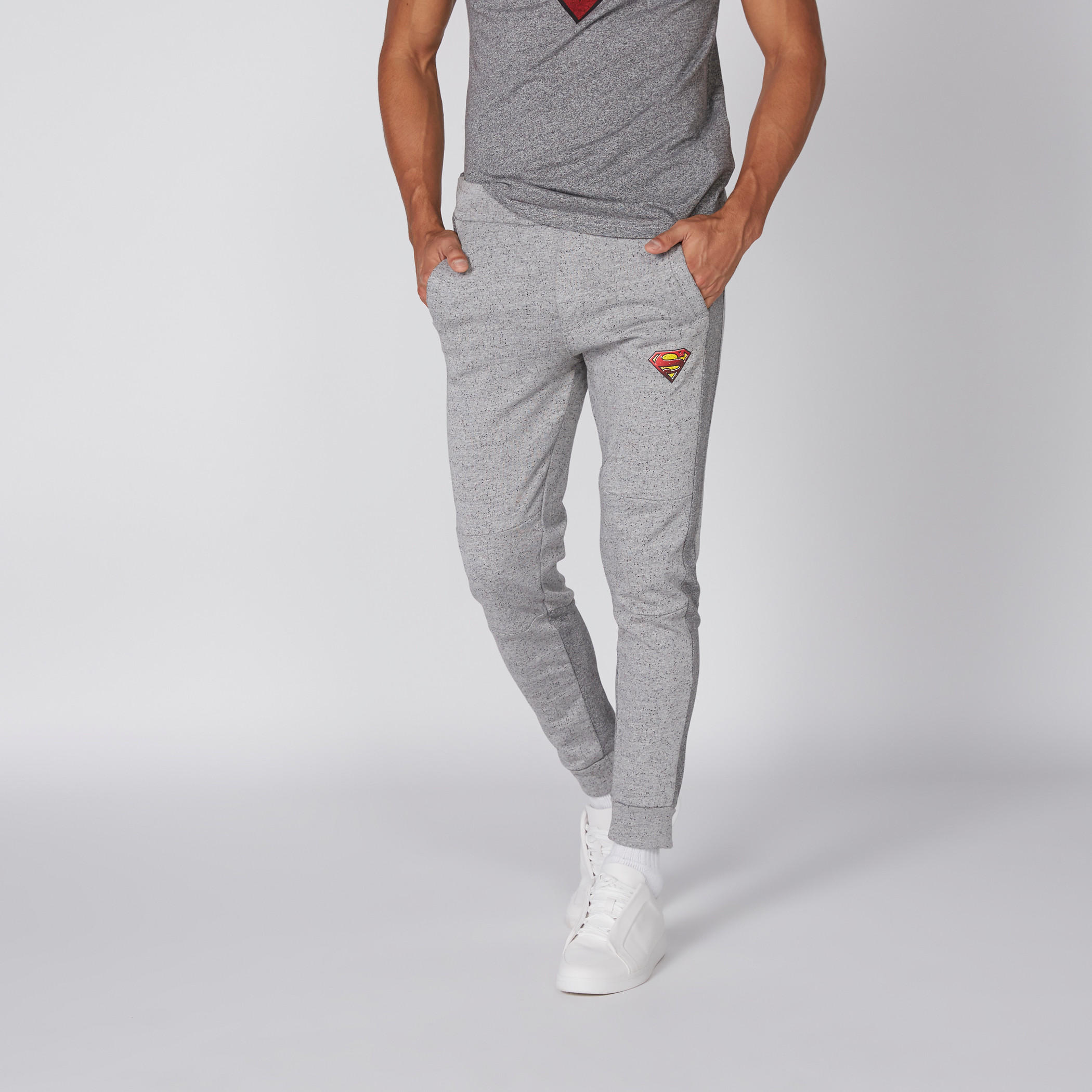 بنطال رياضي طويل بجيوب ونقش سوبرمان-men-clothing-bottoms-joggers-image-1