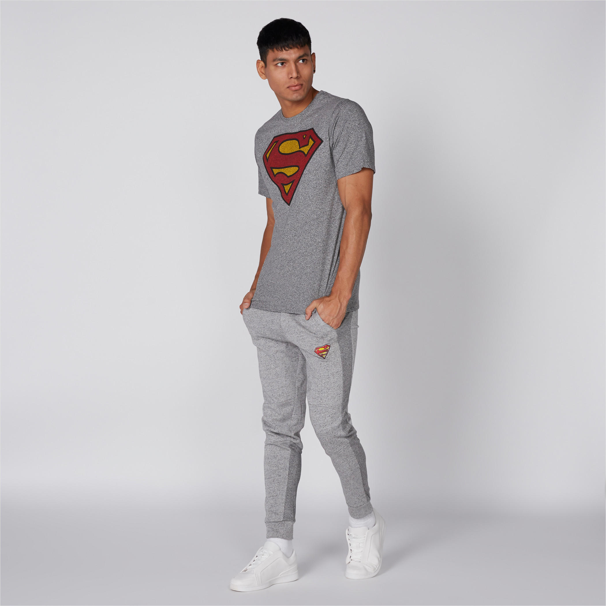 بنطال رياضي طويل بجيوب ونقش سوبرمان-men-clothing-bottoms-joggers-image-3