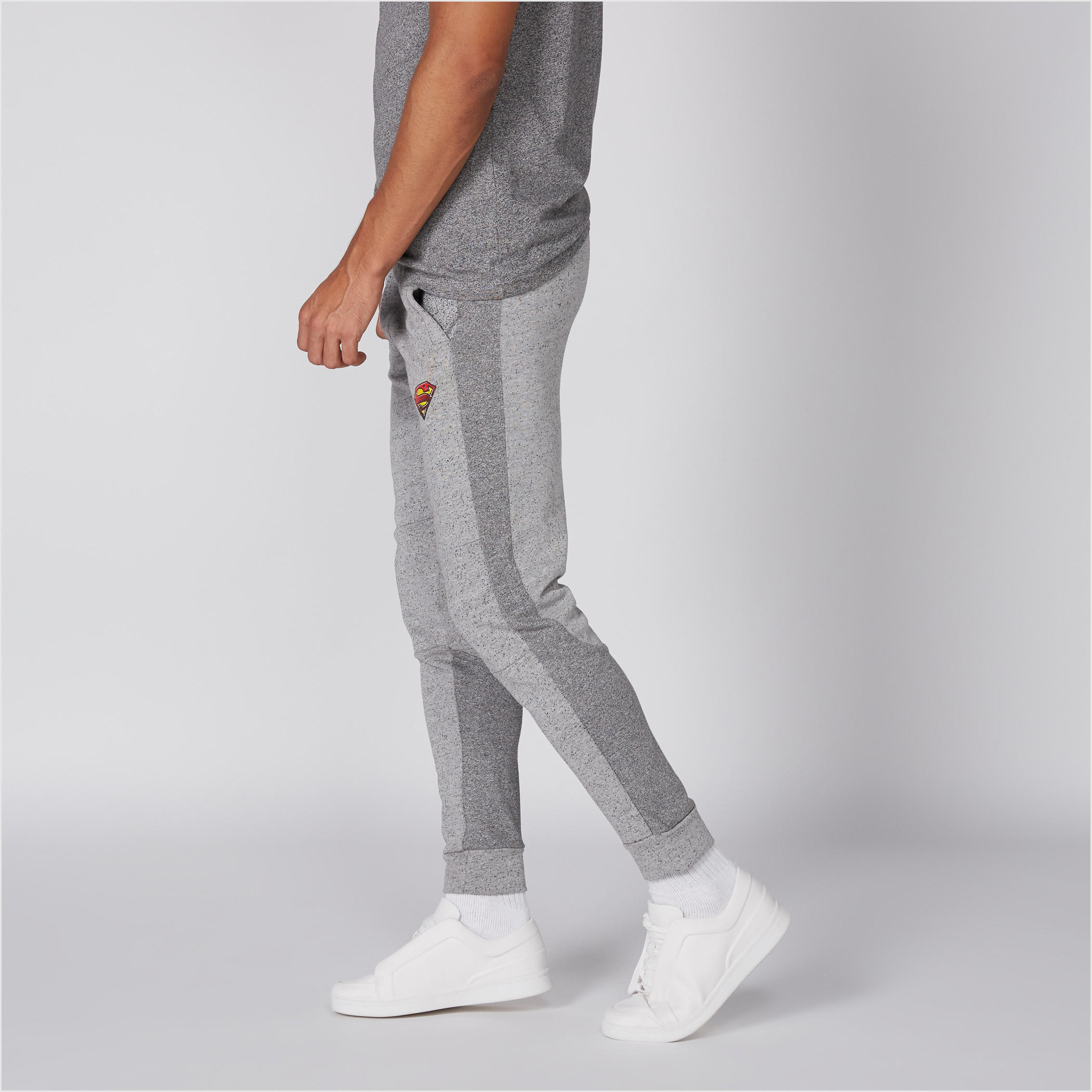 بنطال رياضي طويل بجيوب ونقش سوبرمان-men-clothing-bottoms-joggers-image-2