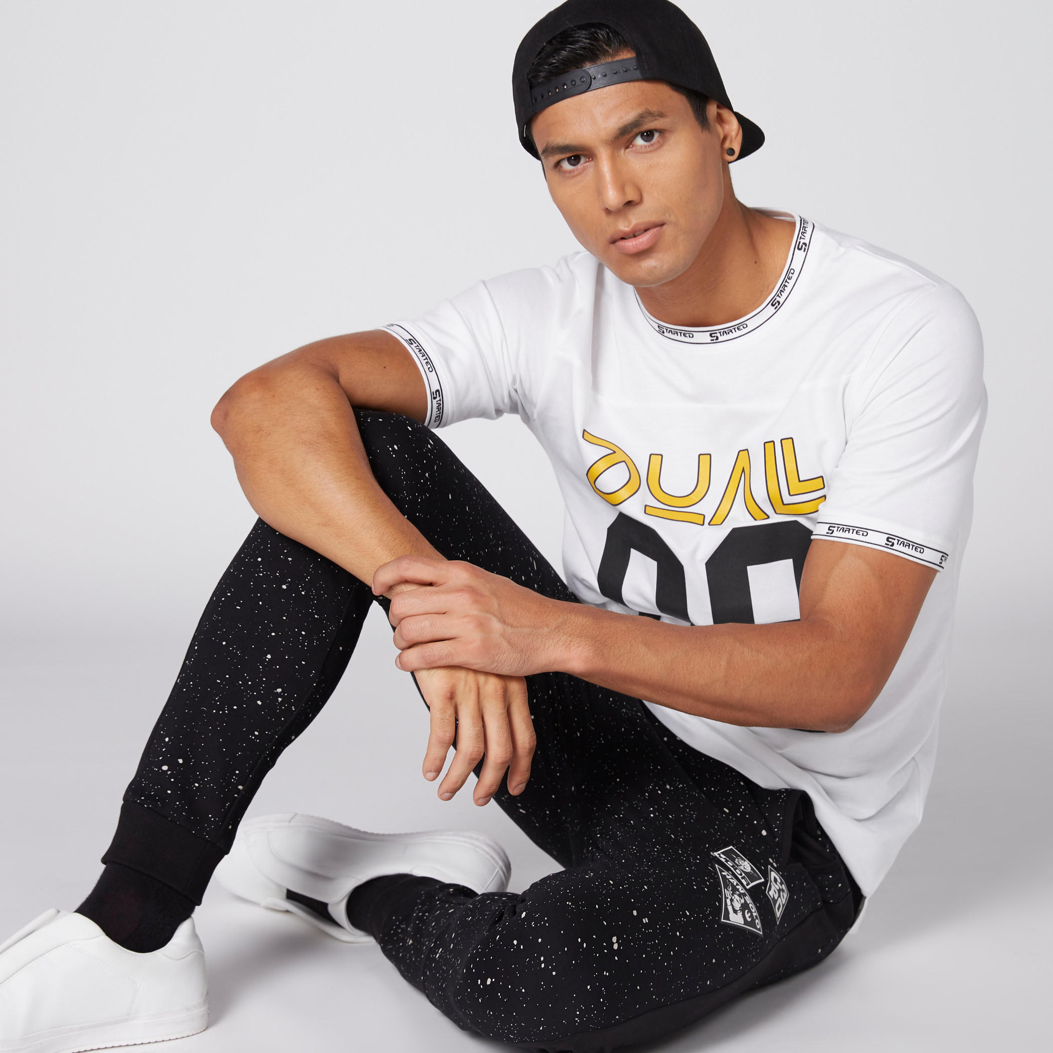 بنطال رياضي طويل بخصر مطاطي وطبعات ستار وورز-men-clothing-bottoms-joggers-image-1