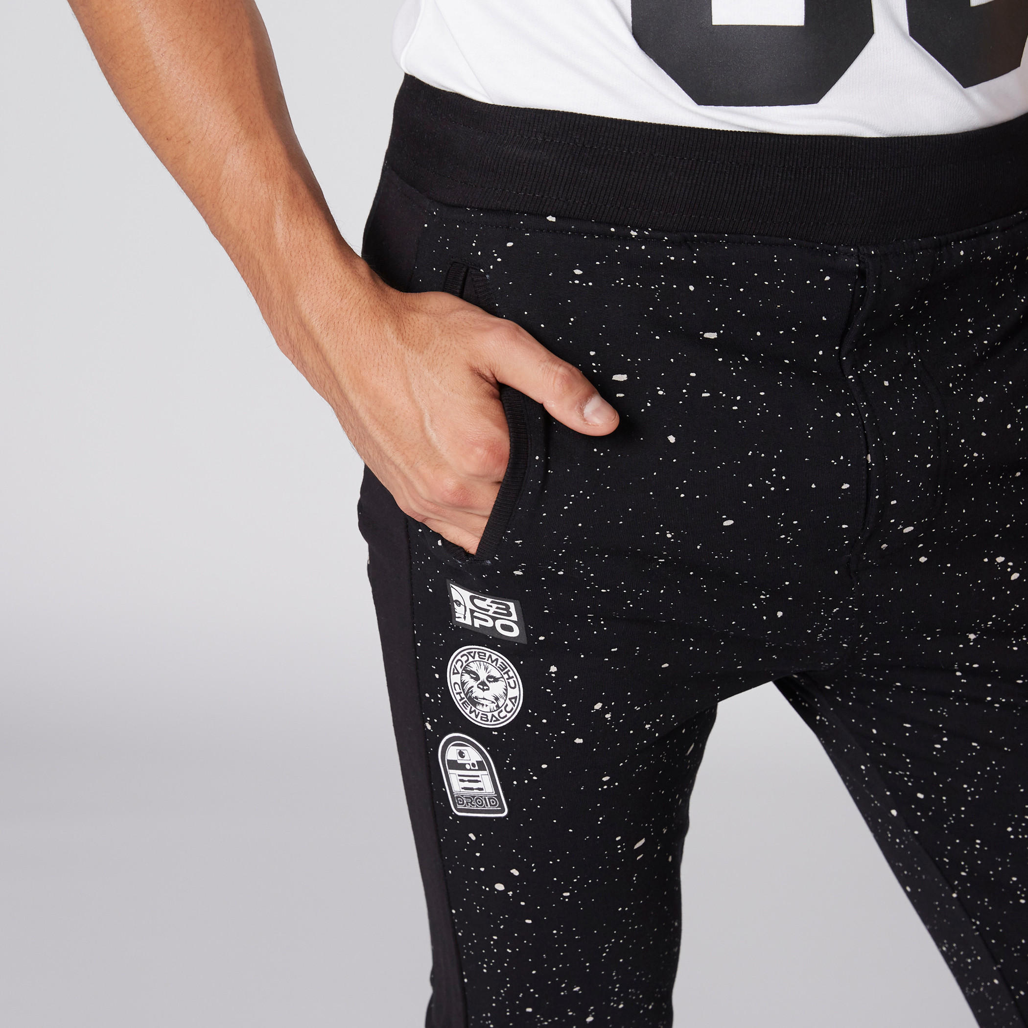 بنطال رياضي طويل بخصر مطاطي وطبعات ستار وورز-men-clothing-bottoms-joggers-image-3