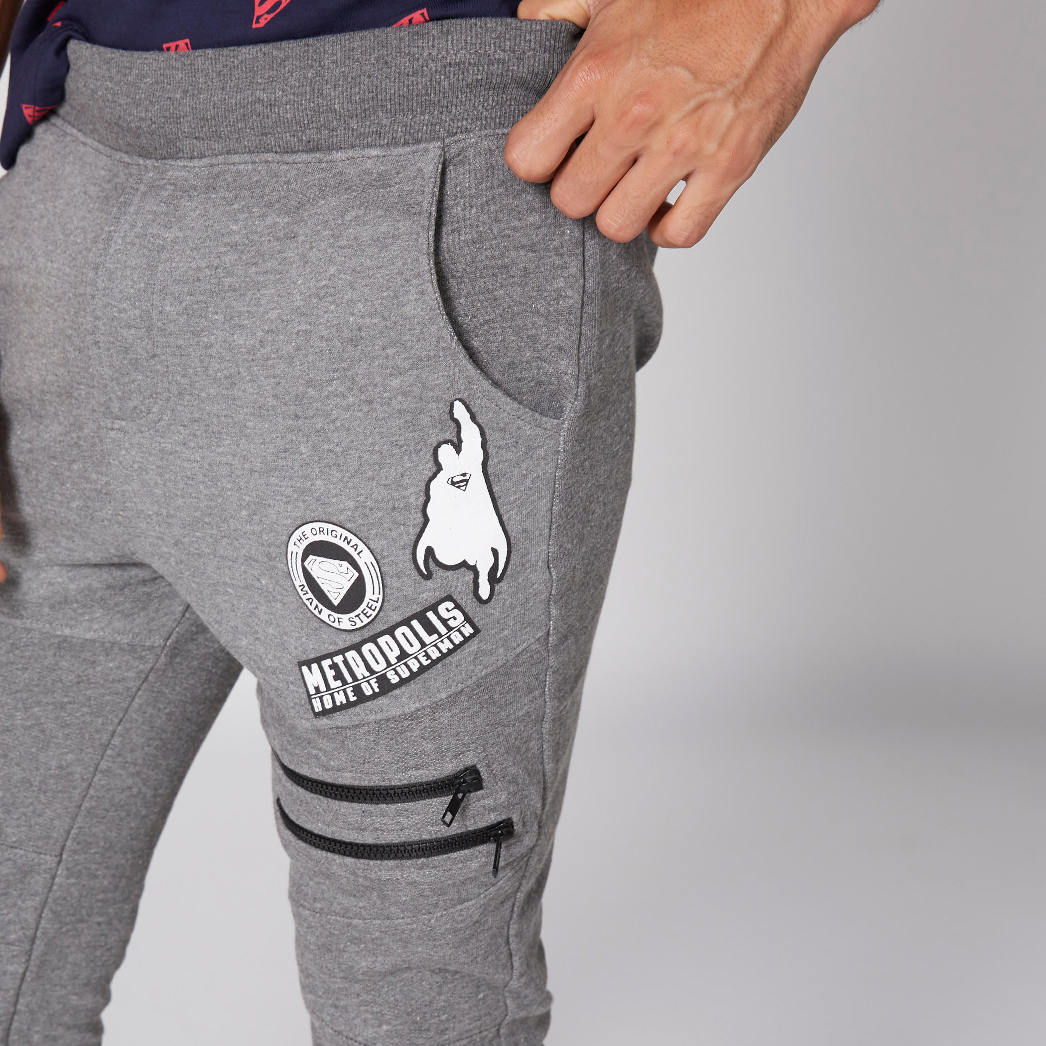 بنطال رياضي طويل بخصر مطاطي مزيّن بنقوش سوبرمان-men-clothing-bottoms-joggers-image-3