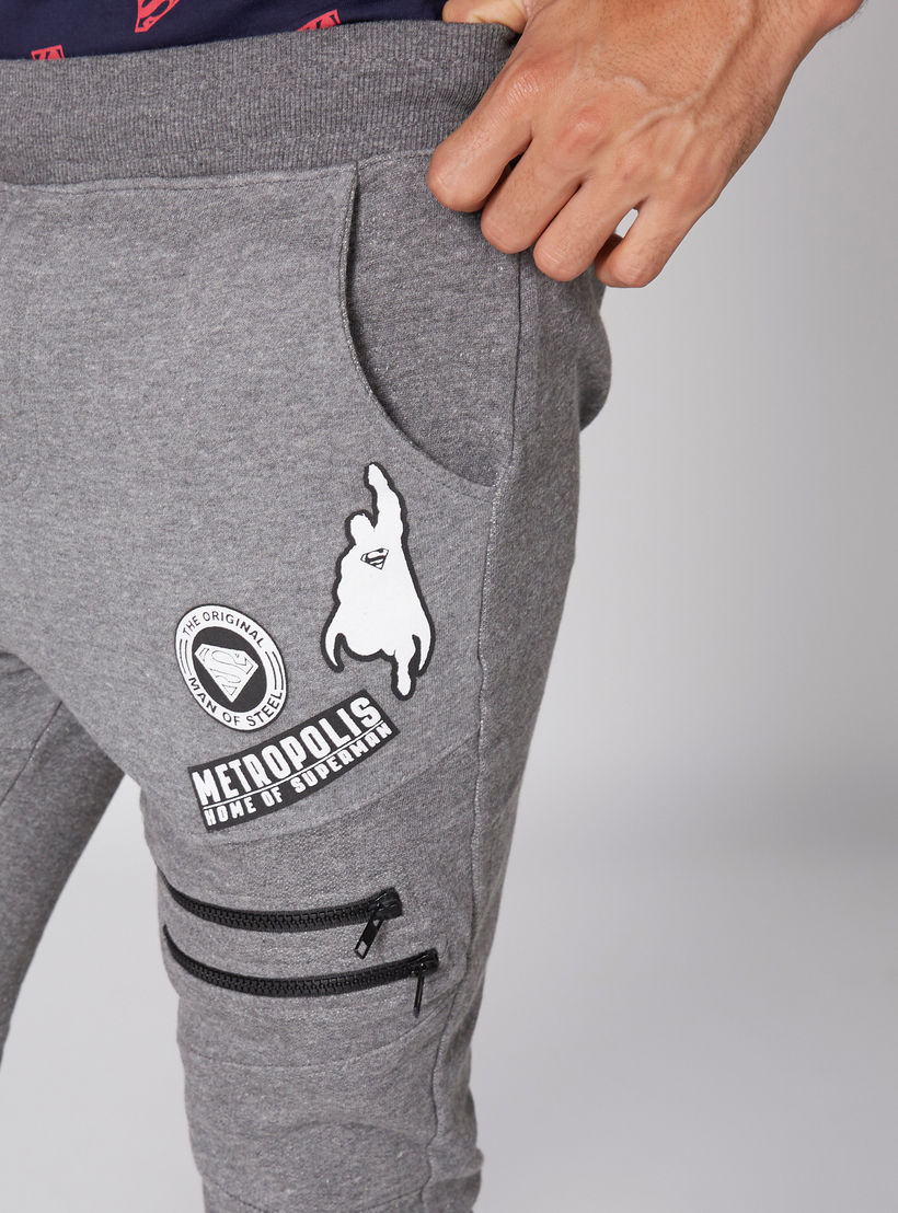 بنطال رياضي طويل بخصر مطاطي مزيّن بنقوش سوبرمان-men-clothing-bottoms-joggers-image-3