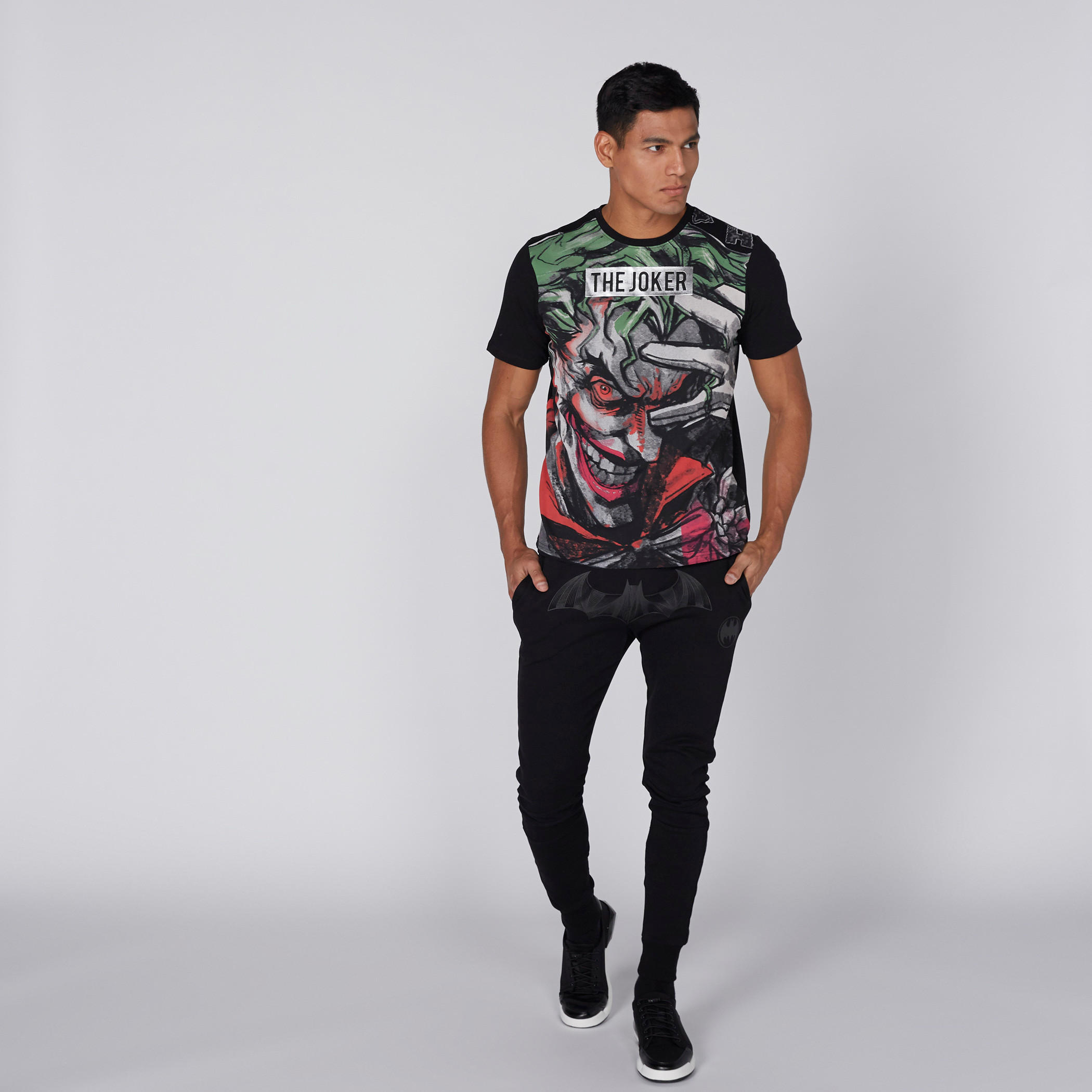 بنطال طويل بأساور مطاطية وجيوب وطبعات باتمان-men-clothing-bottoms-joggers-image-2