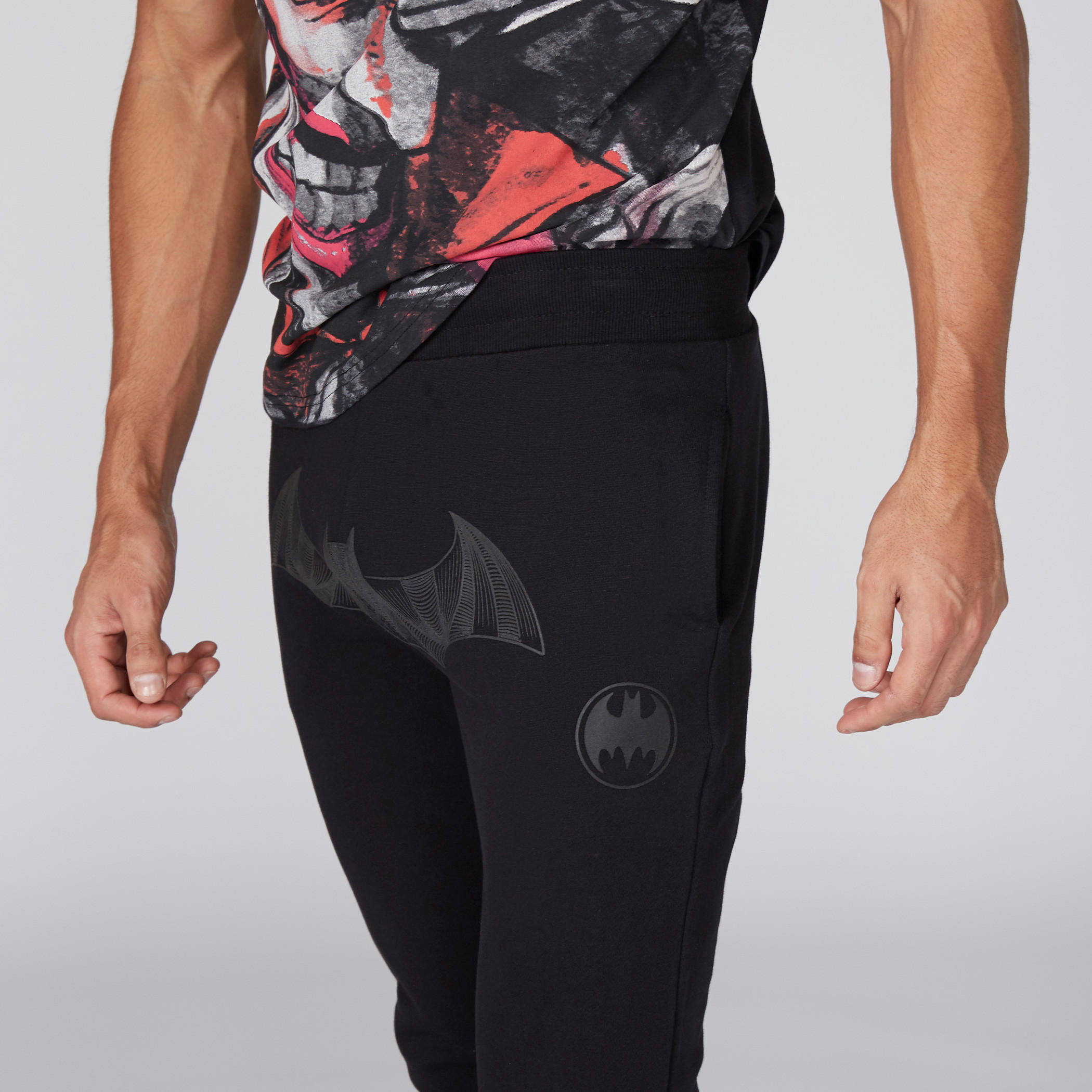 بنطال طويل بأساور مطاطية وجيوب وطبعات باتمان-men-clothing-bottoms-joggers-image-3