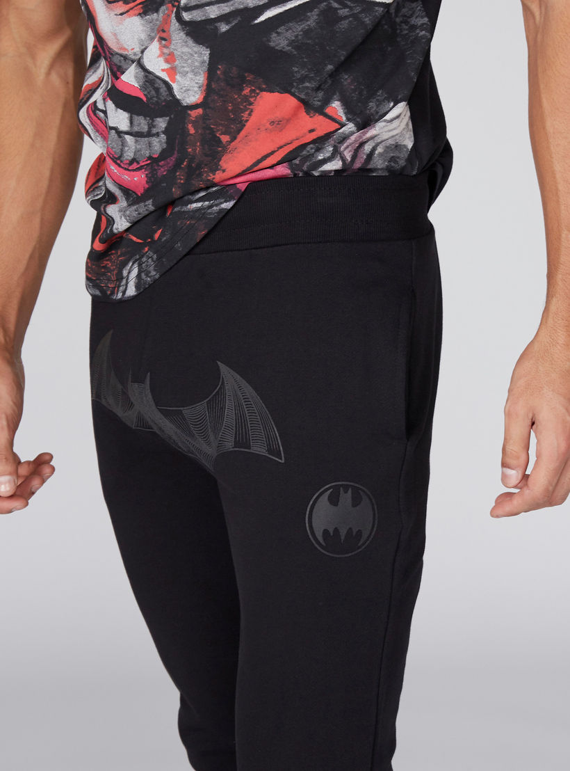 بنطال طويل بأساور مطاطية وجيوب وطبعات باتمان-men-clothing-bottoms-joggers-image-3