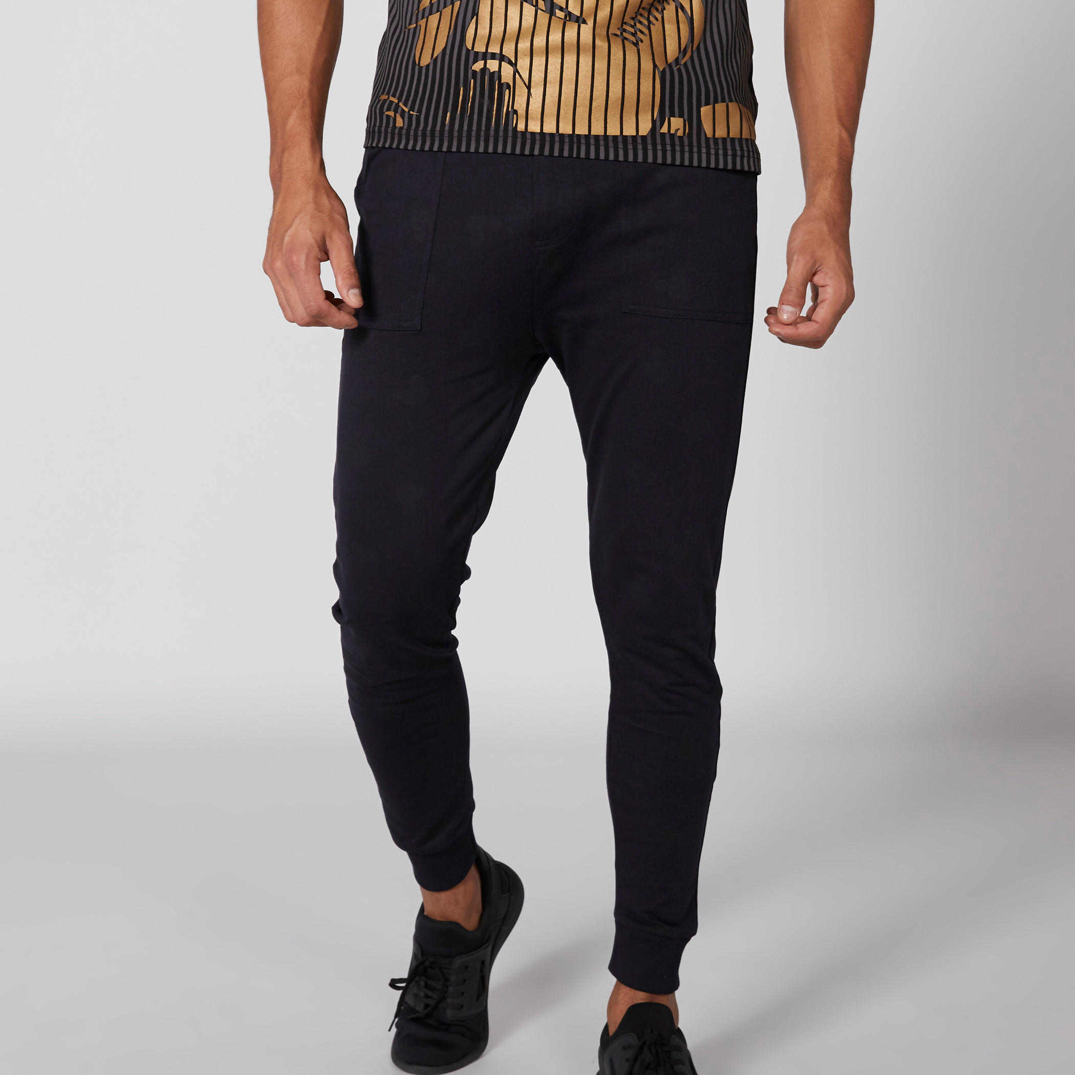 بنطال رياضي طويل بخصر مطّاطي وجيوب-men-clothing-bottoms-joggers-image-3