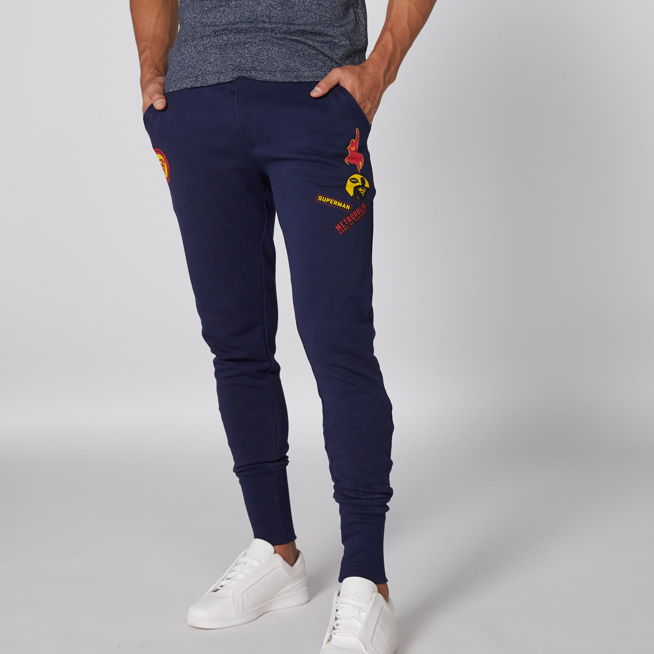 بنطال رياضي طويل بخصر مطاطي وطبعات سوبرمان-men-clothing-bottoms-joggers-image-3