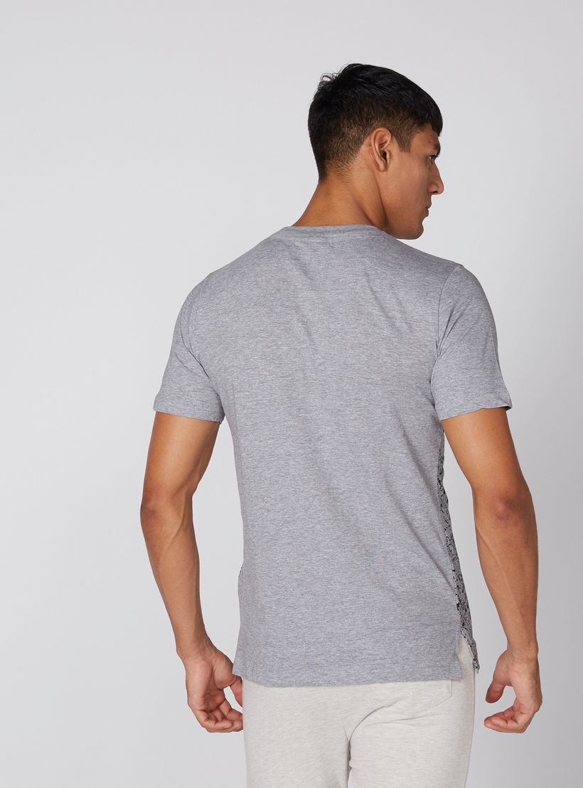تيشيرت بياقة مستديرة وأكمام قصيرة وطبعات ميكي ماوس-men-clothing-tshirtsandpolos-tshirts-image-3