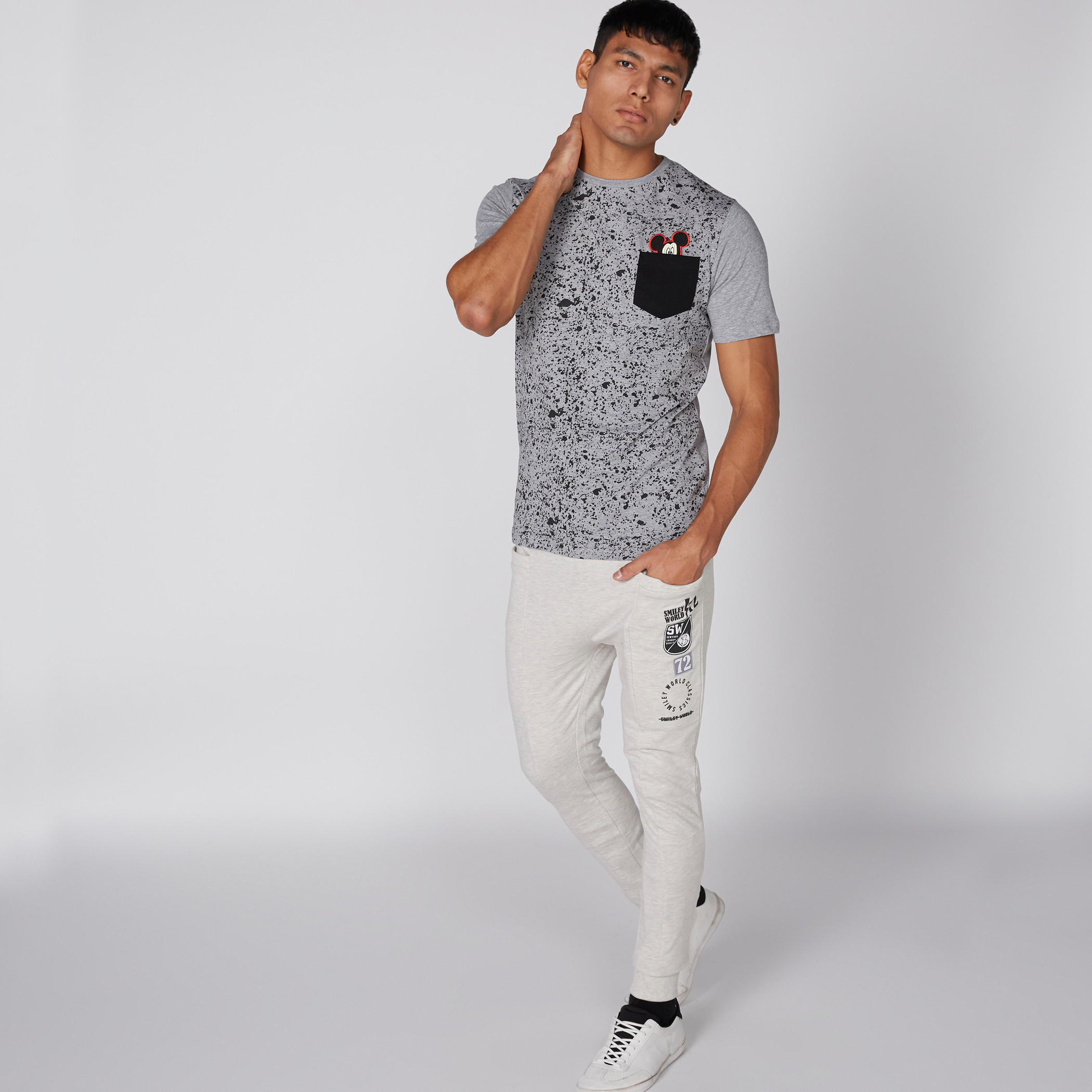 تيشيرت بياقة مستديرة وأكمام قصيرة وطبعات ميكي ماوس-men-clothing-tshirtsandpolos-tshirts-image-4