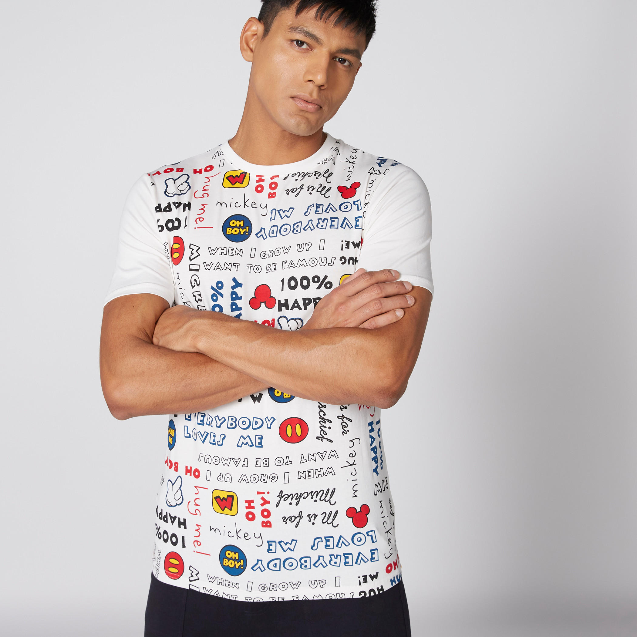 تيشيرت بأكمام قصيرة وياقة مستديرة مزيّن بطبعات ميكي ماوس-men-clothing-tshirtsandpolos-tshirts-image-1