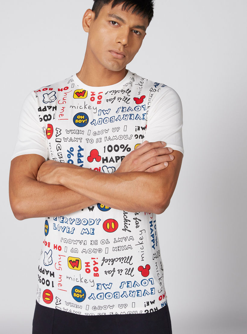 تيشيرت بأكمام قصيرة وياقة مستديرة مزيّن بطبعات ميكي ماوس-men-clothing-tshirtsandpolos-tshirts-image-1